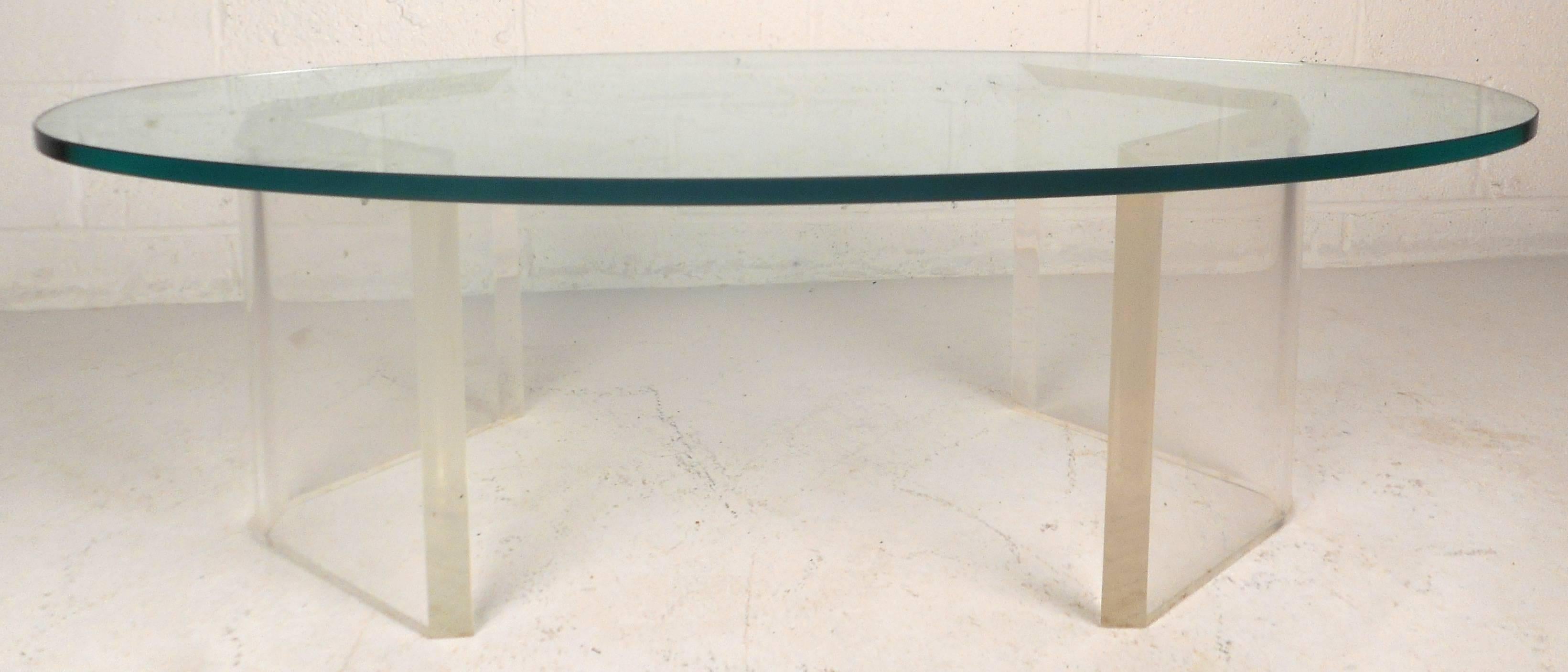 Mid-Century Modern Oval Glass and Lucite Coffee Table In Good Condition In Brooklyn, NY