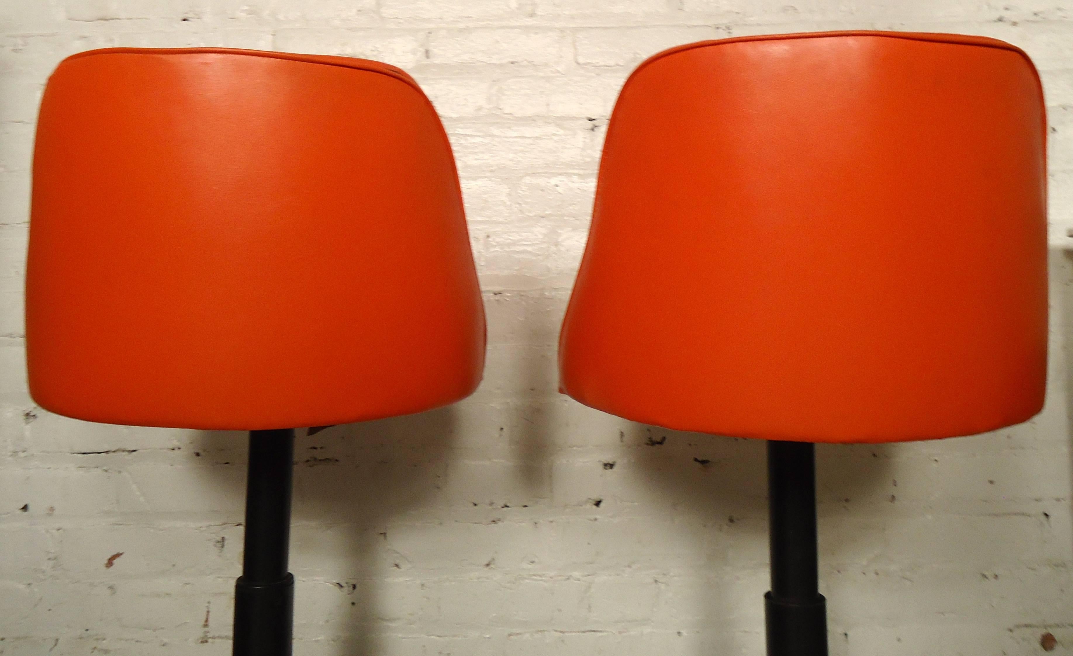 Pair of Mid-Century Swivel Stools In Good Condition In Brooklyn, NY