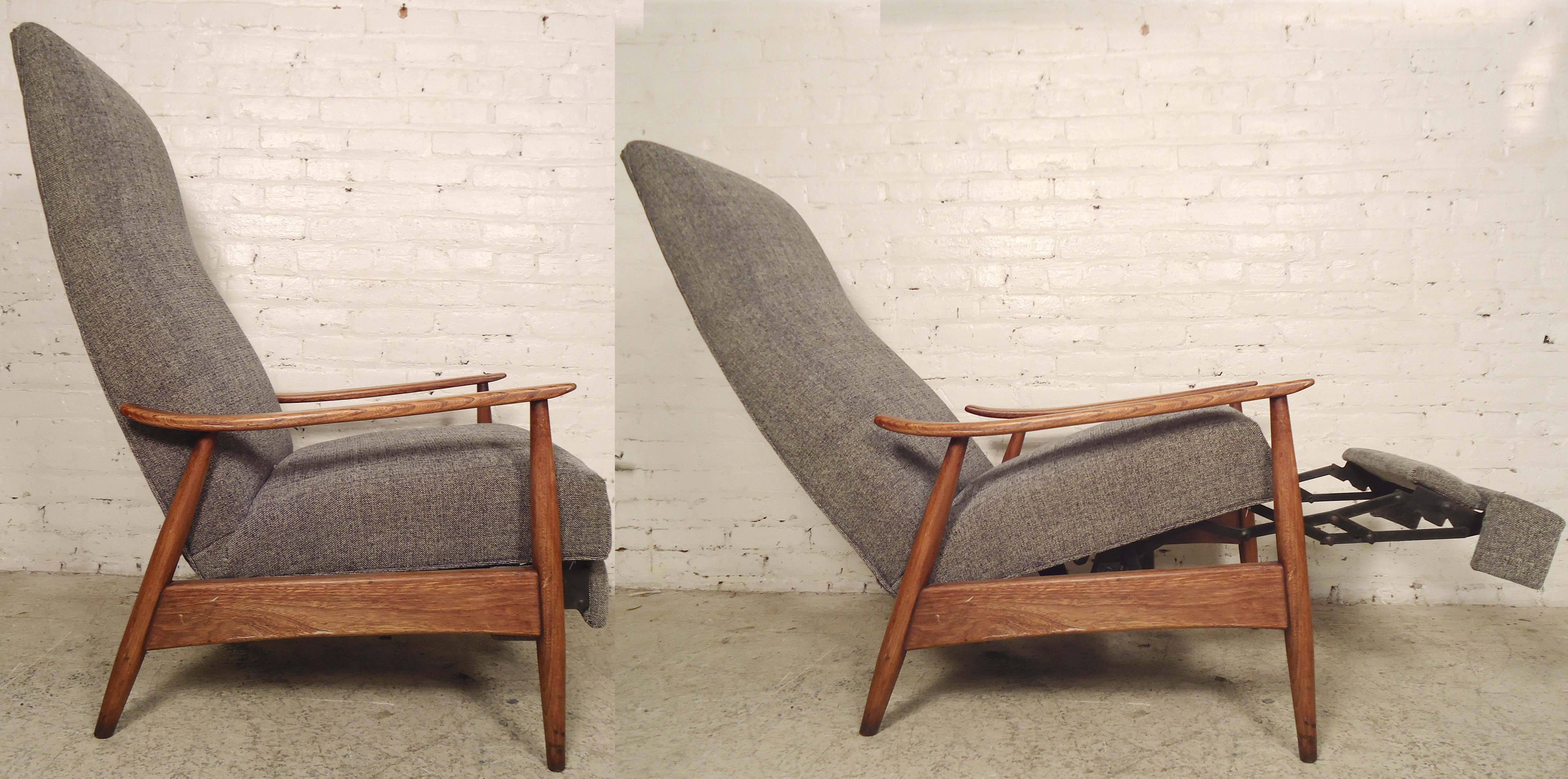 Vintage modern reclining lounge chair designed by Milo Baughman. Great lines throughout the walnut frame, upholstered footrest, easy reclining action.

(Please confirm item location NY or NJ with dealer).
                            