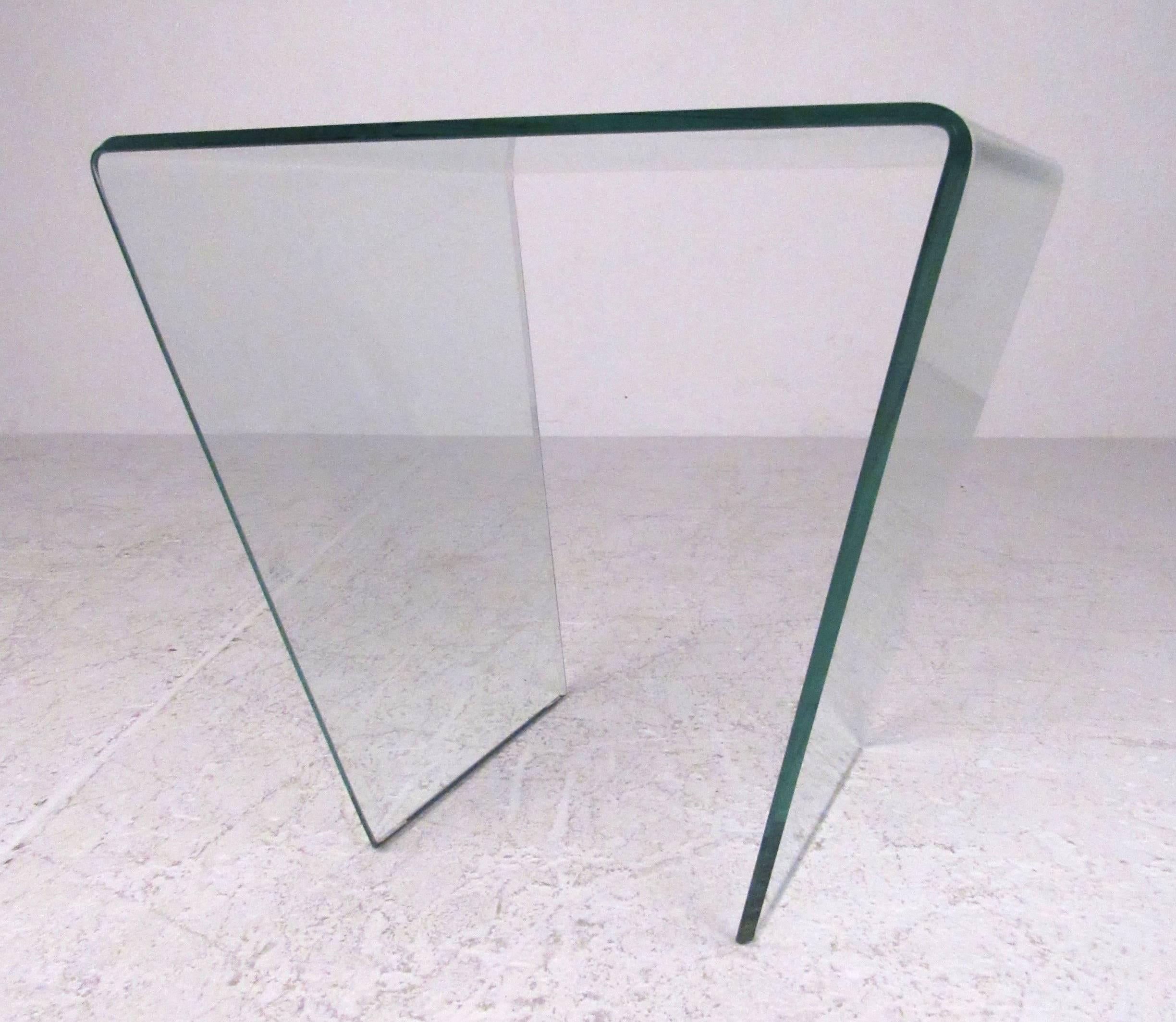 curved end table