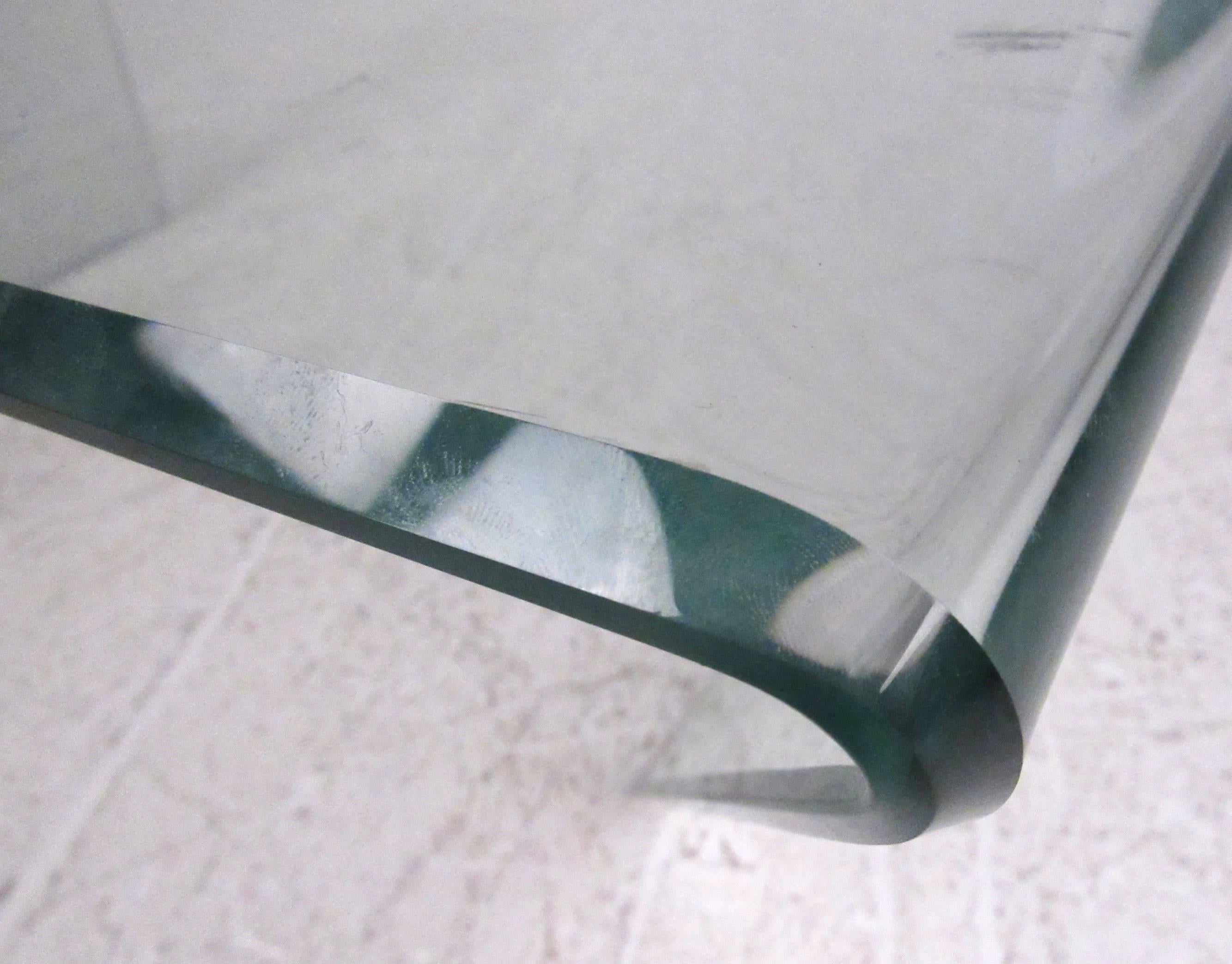 Contemporary Modern Curved Glass Coffee Table In Good Condition In Brooklyn, NY