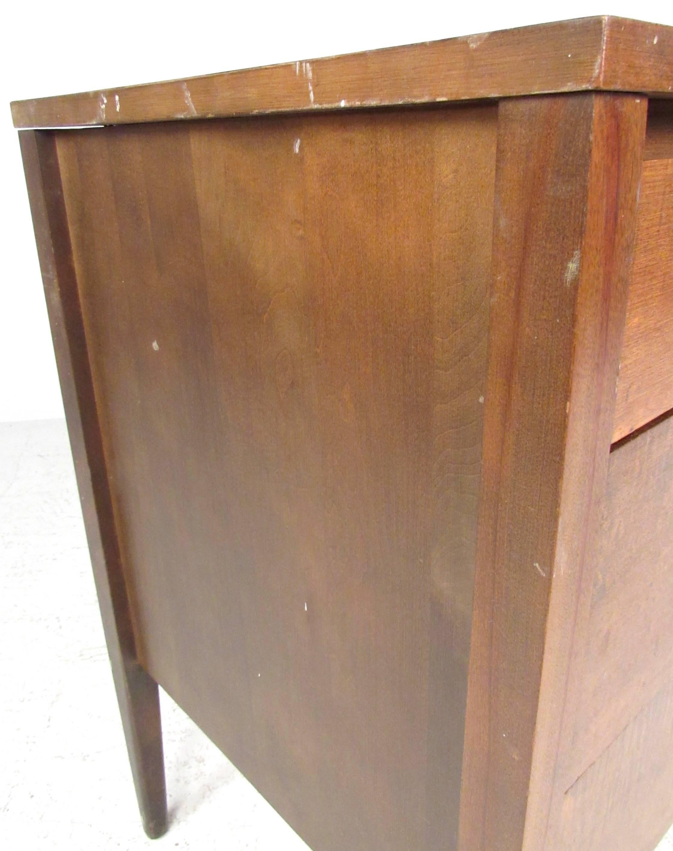Paul McCobb Writing Desk for Winchendon In Good Condition For Sale In Brooklyn, NY
