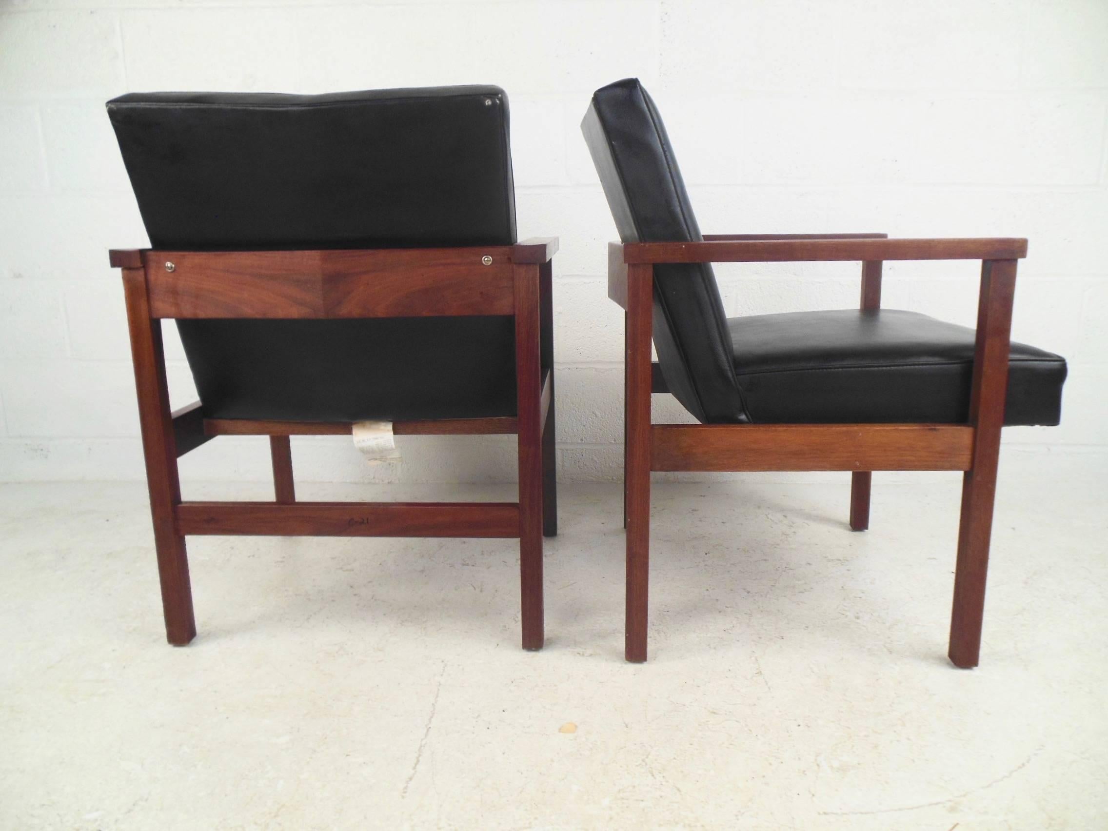 Pair of Mid-Century Modern Office Side Chairs In Good Condition In Brooklyn, NY