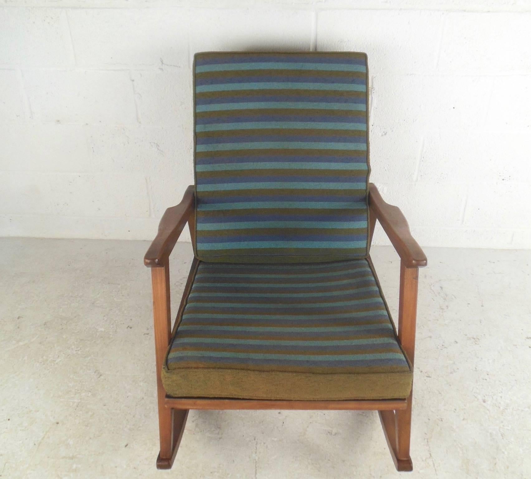 Mid-Century Modern American Walnut Rocking Chair In Good Condition In Brooklyn, NY