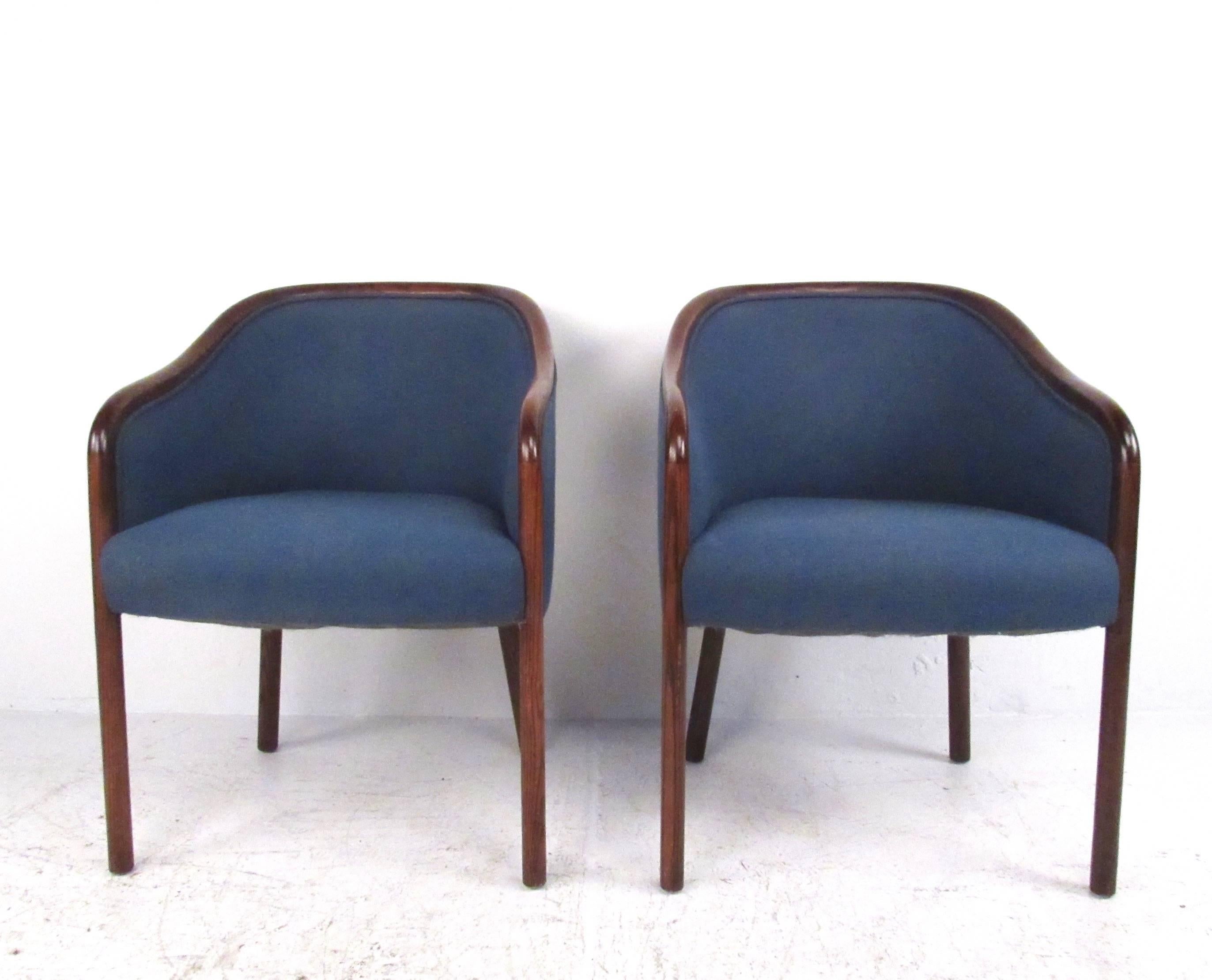 Pair of Mid-Century Modern Rosewood Side Chairs In Good Condition In Brooklyn, NY