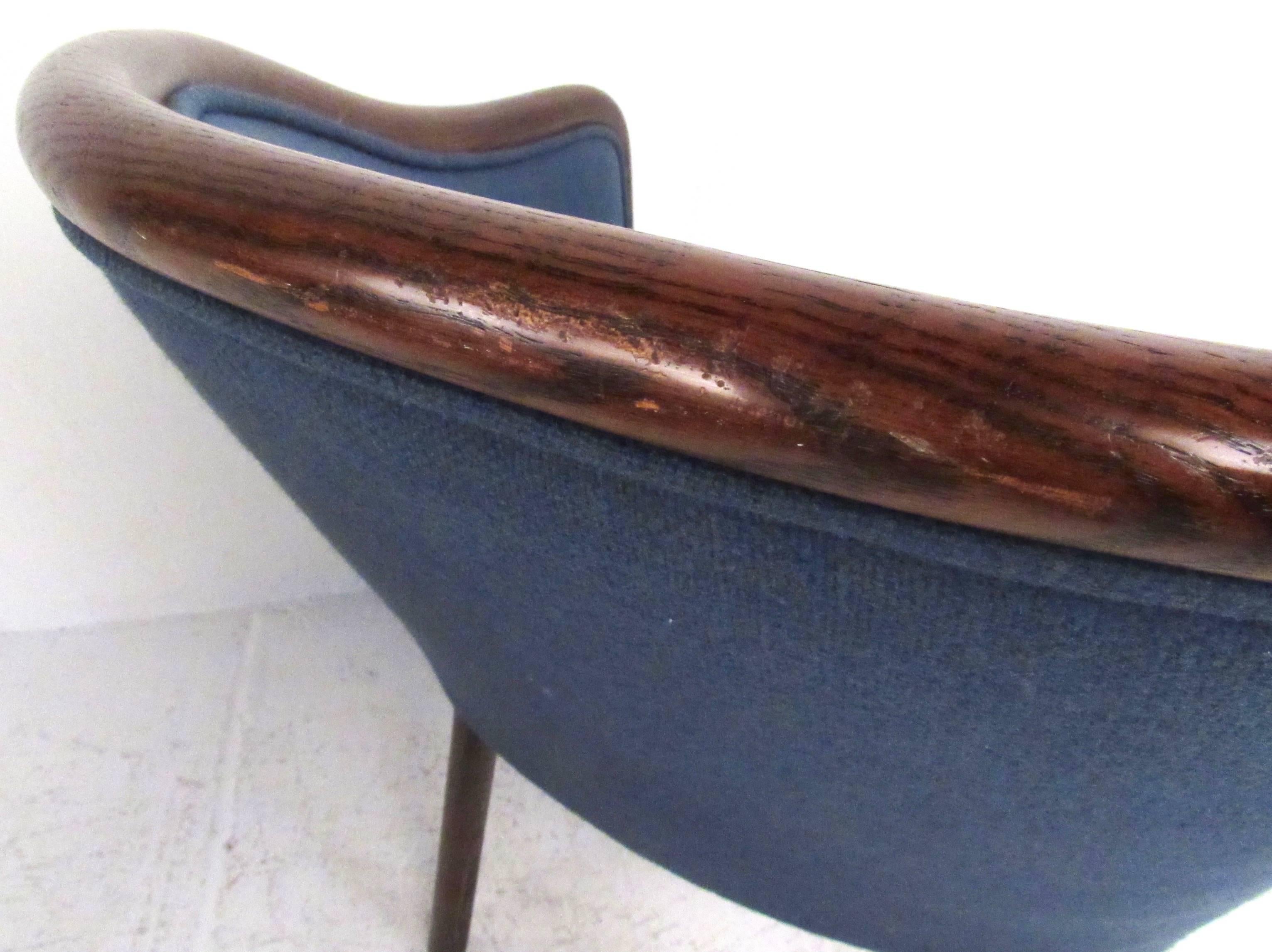 Pair of Mid-Century Modern Rosewood Side Chairs 3