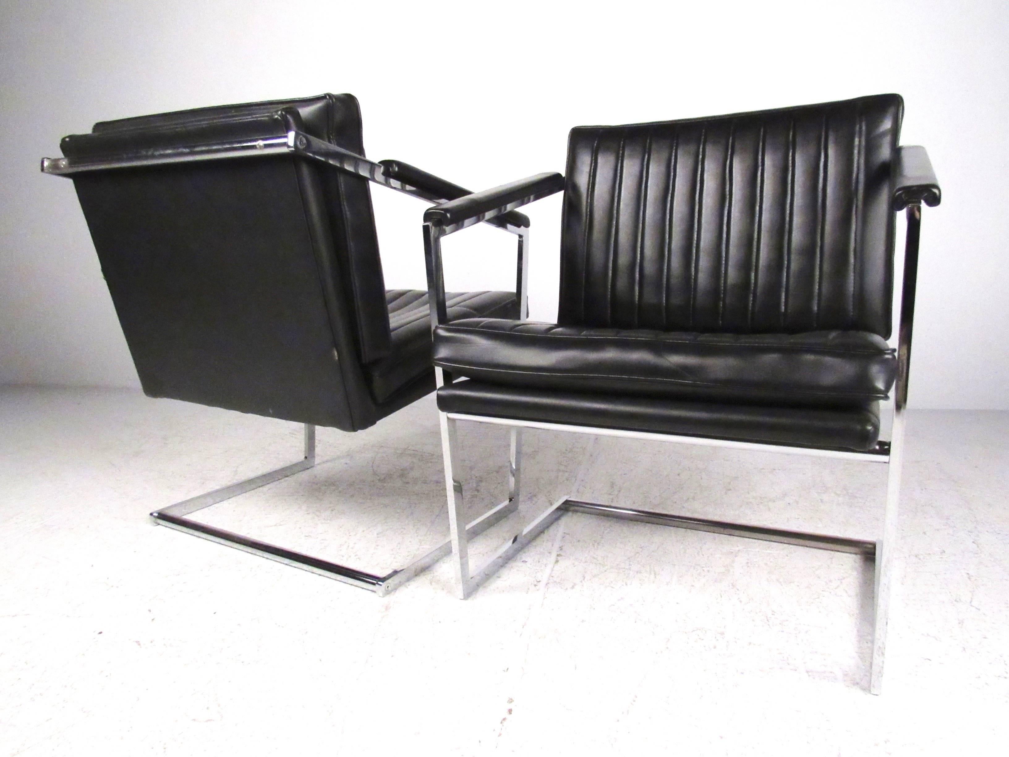 Pair of Mid-Century Modern Cantilevered Side Chairs In Good Condition In Brooklyn, NY
