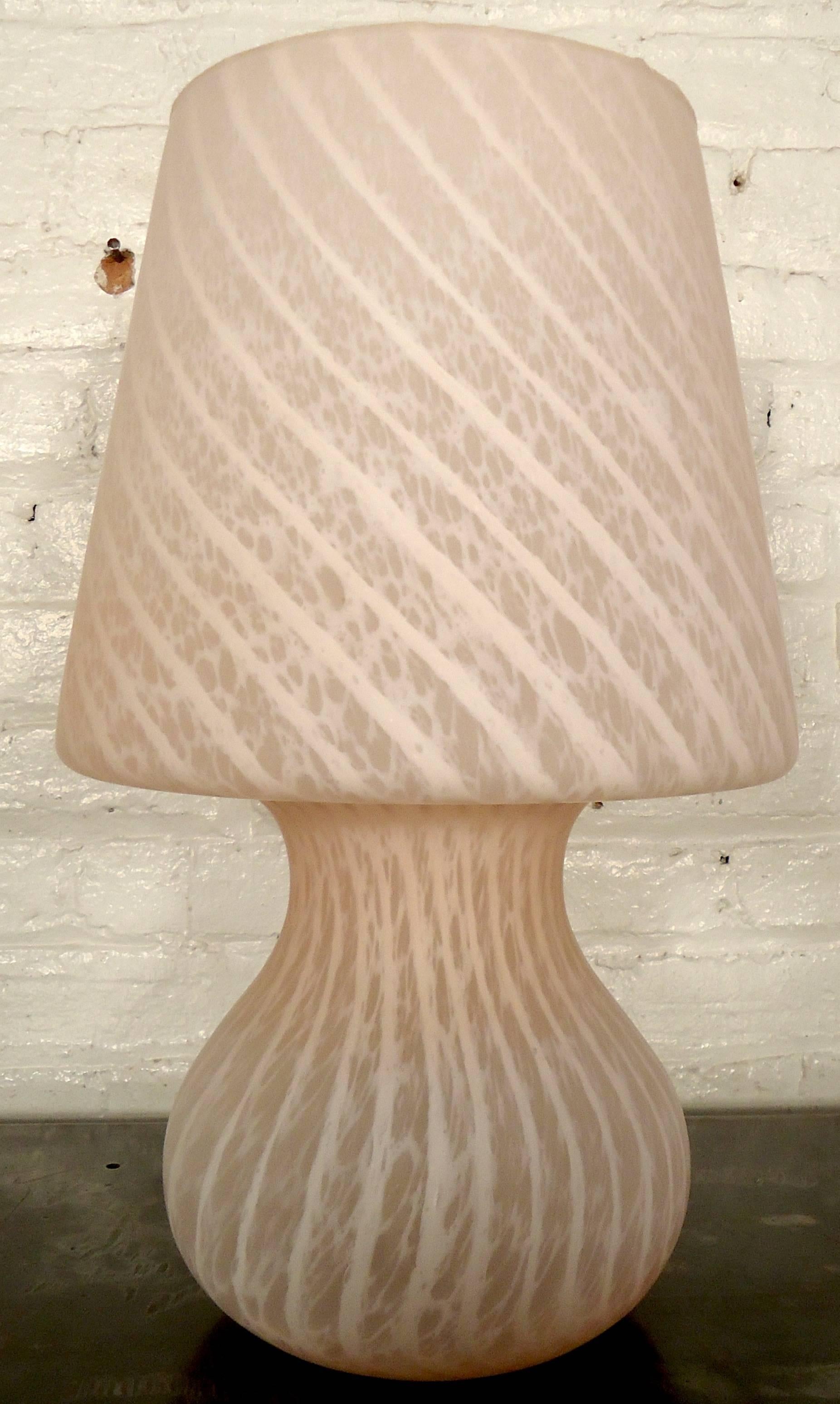 Very unique vintage-modern single table lamp made of pink glass. The designed glass provides the perfect lighting.

(Please confirm item location NY or NJ with dealer).
 