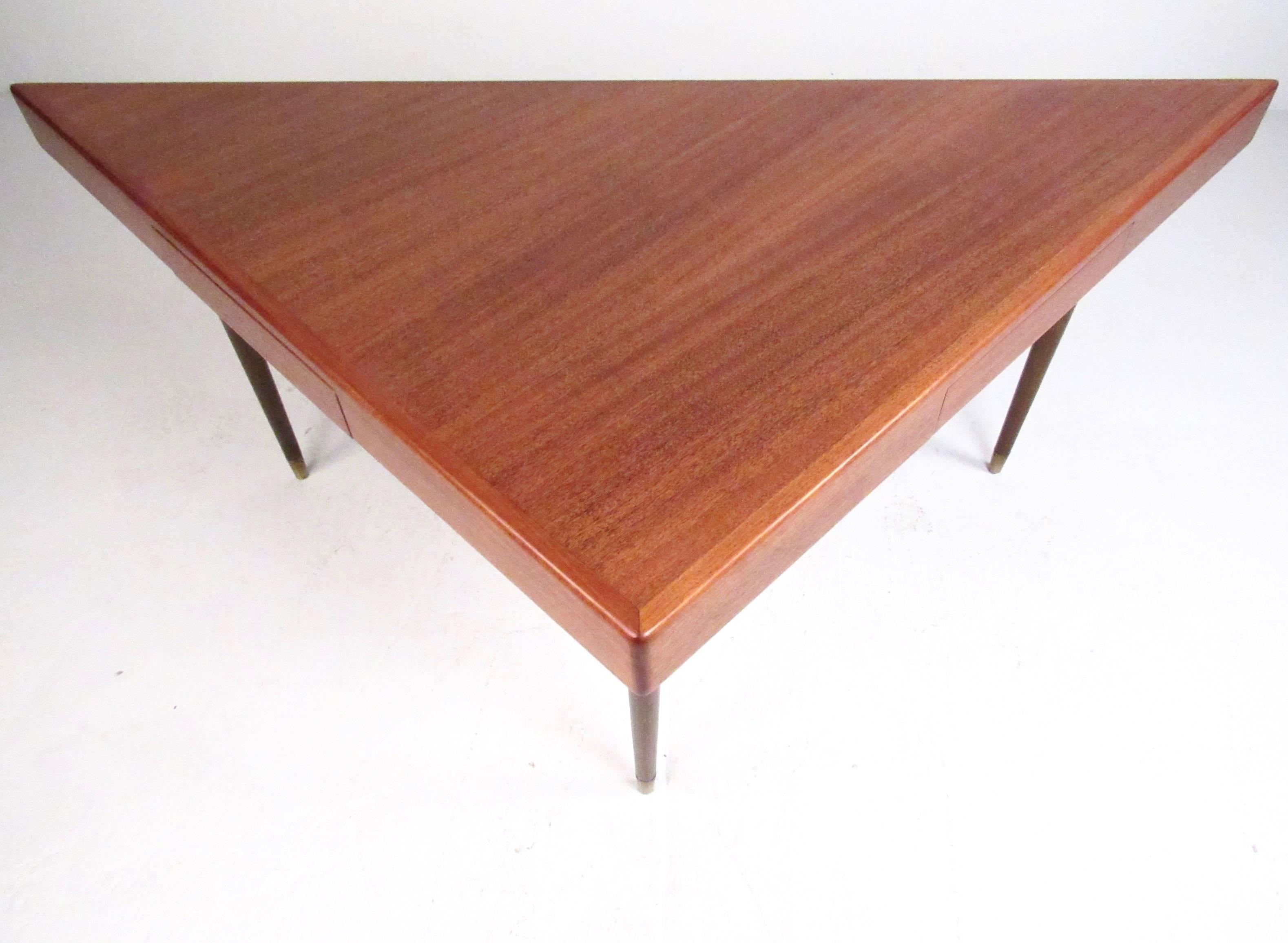 Mid-Century Modern Harvey Probber Triangular Sofa Table