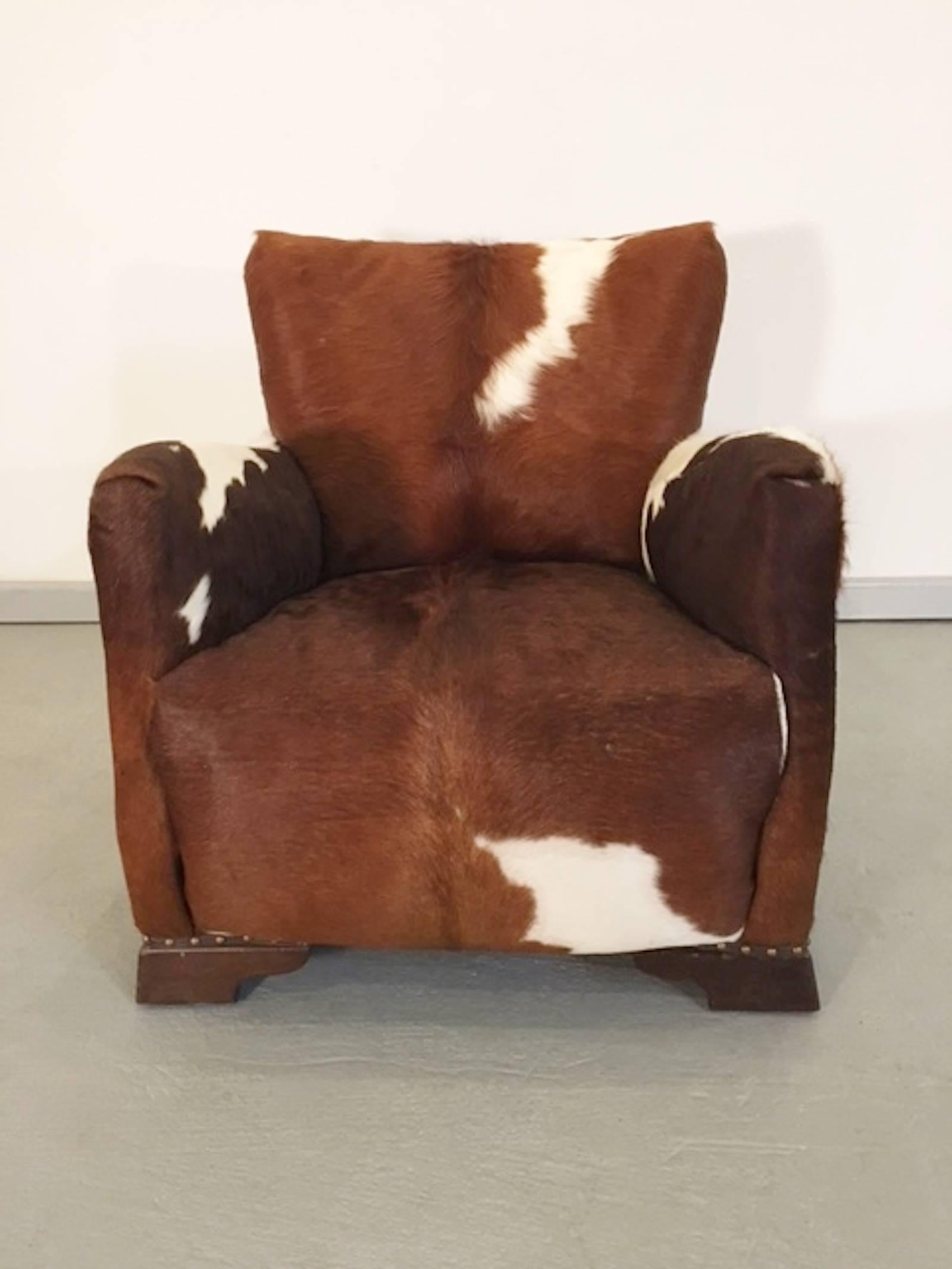Pair of Unique French Smoking Chairs in Stunning Cowhide In Good Condition In Brooklyn, NY