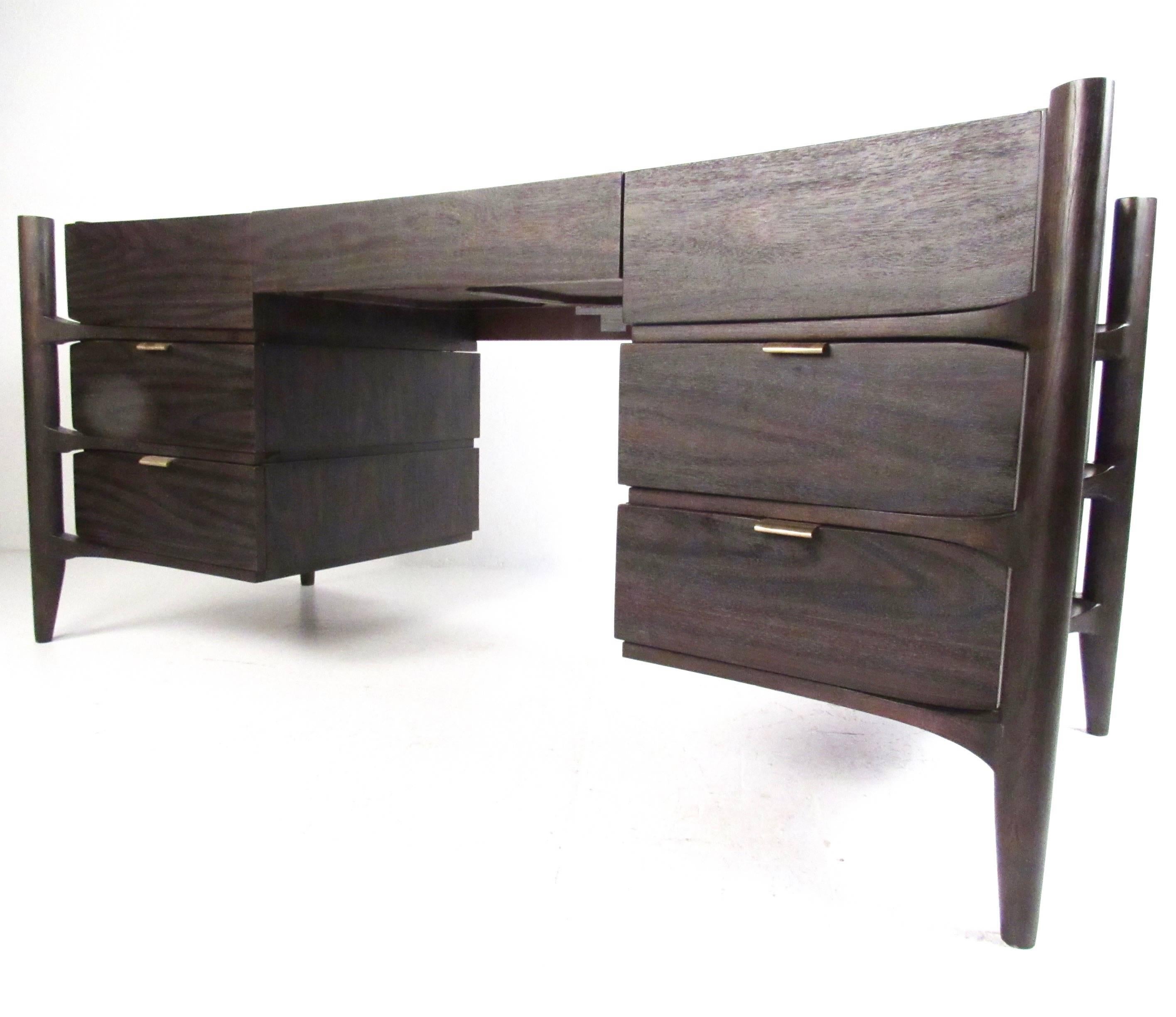 Sculptural Modern Desk after William Hinn In Good Condition In Brooklyn, NY