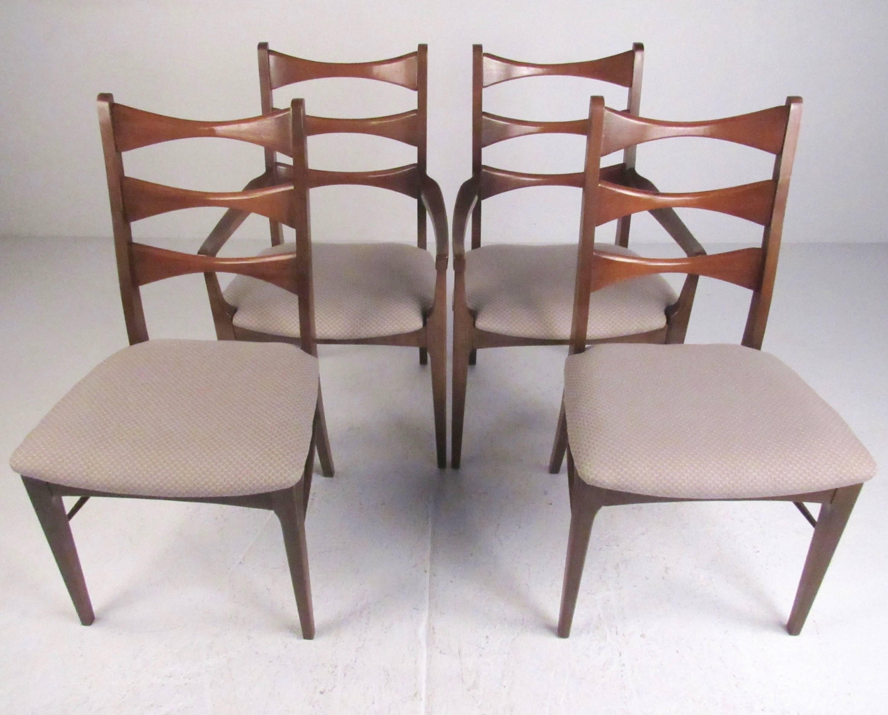 Set of Mid-Century American Walnut Dining Chairs In Good Condition In Brooklyn, NY
