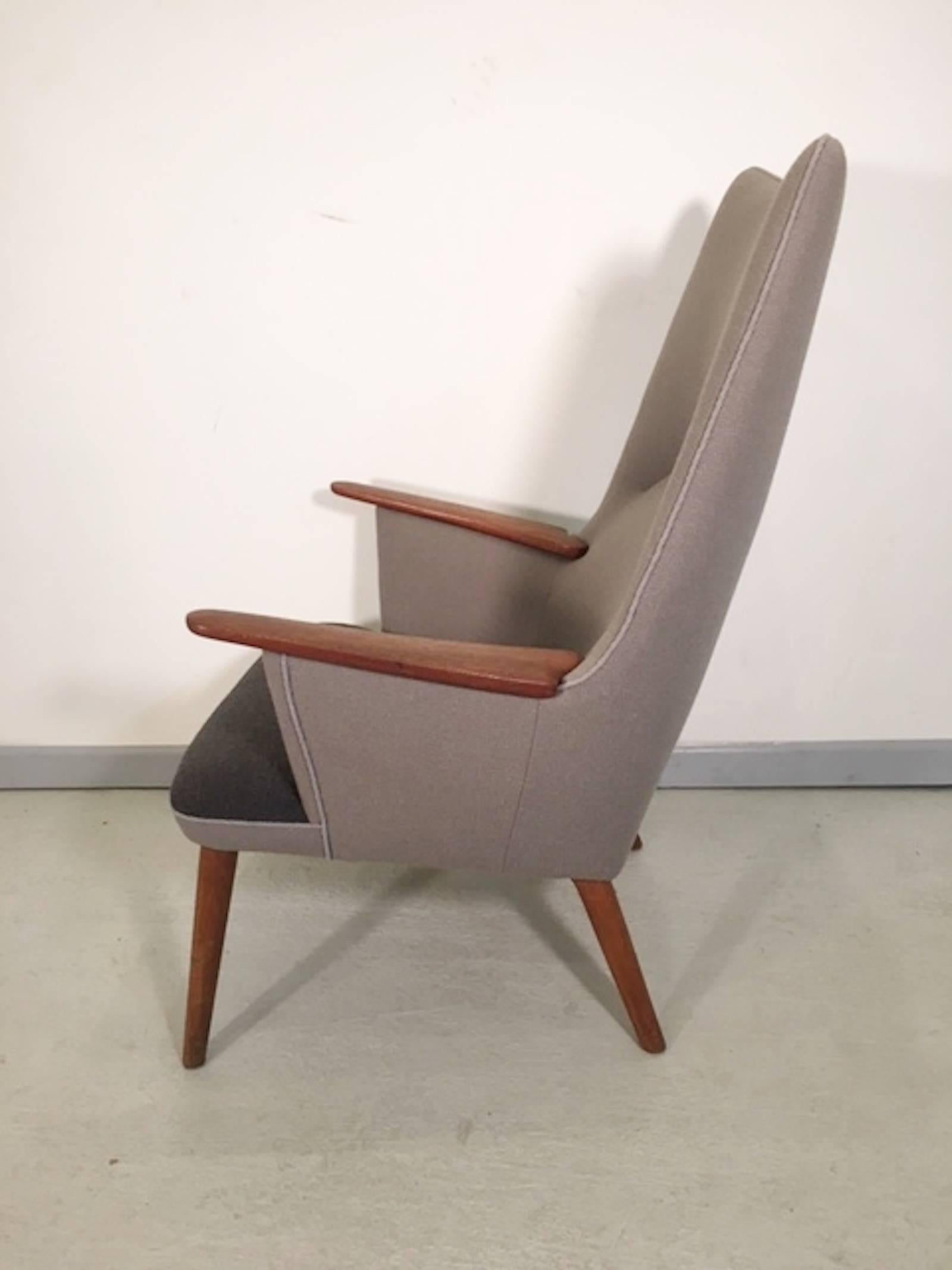 Mid-Century Modern Iconic Hans Wegner AP27 Chair
