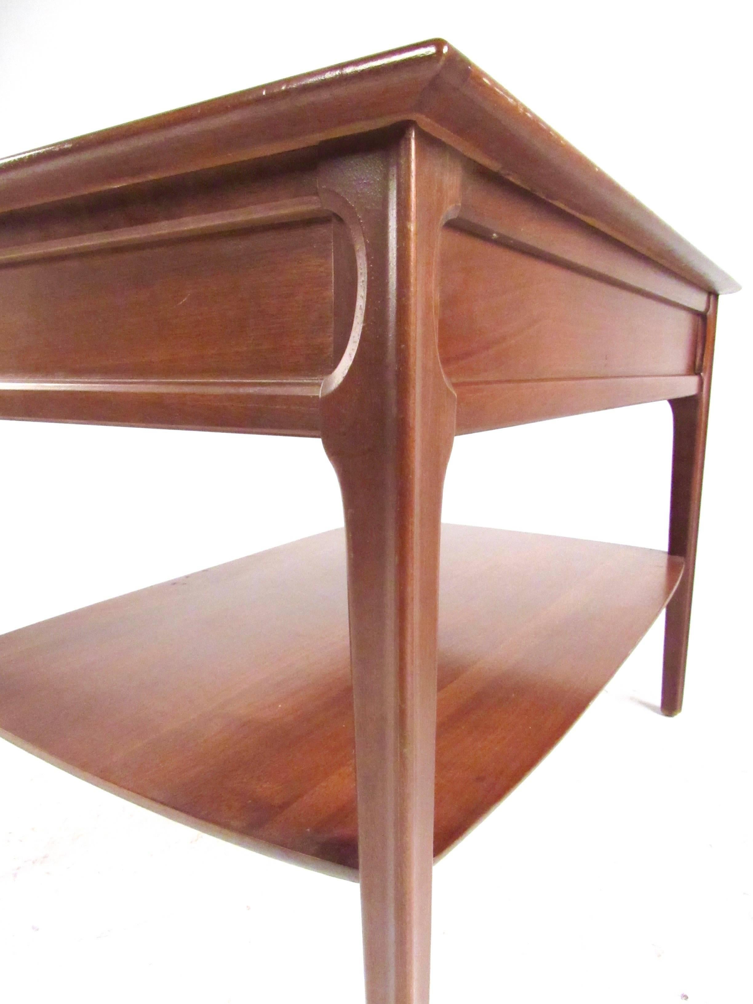 Late 20th Century Stylish Mid-Century American Walnut Lamp Tables