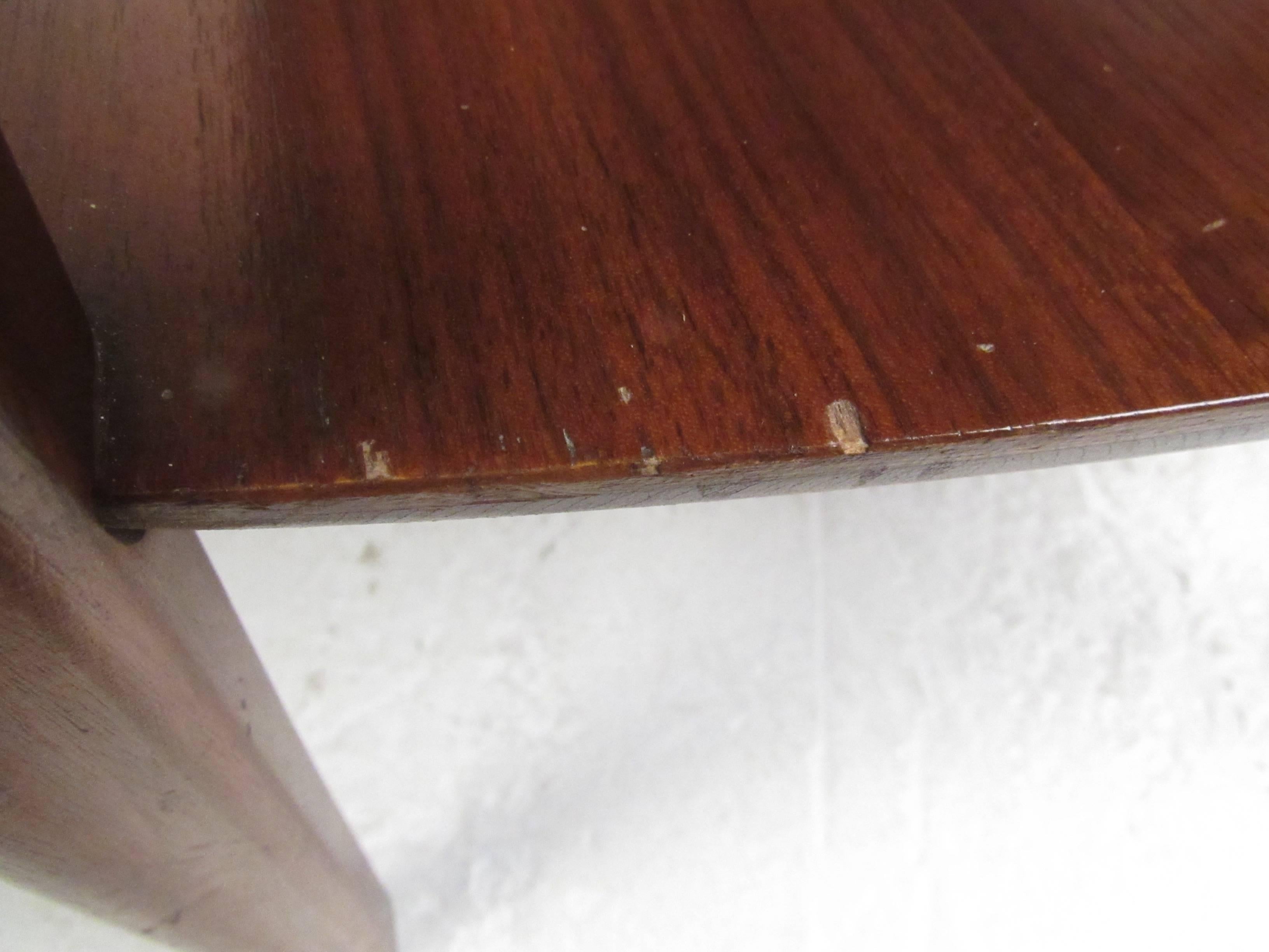 Stylish Mid-Century American Walnut Lamp Tables 2
