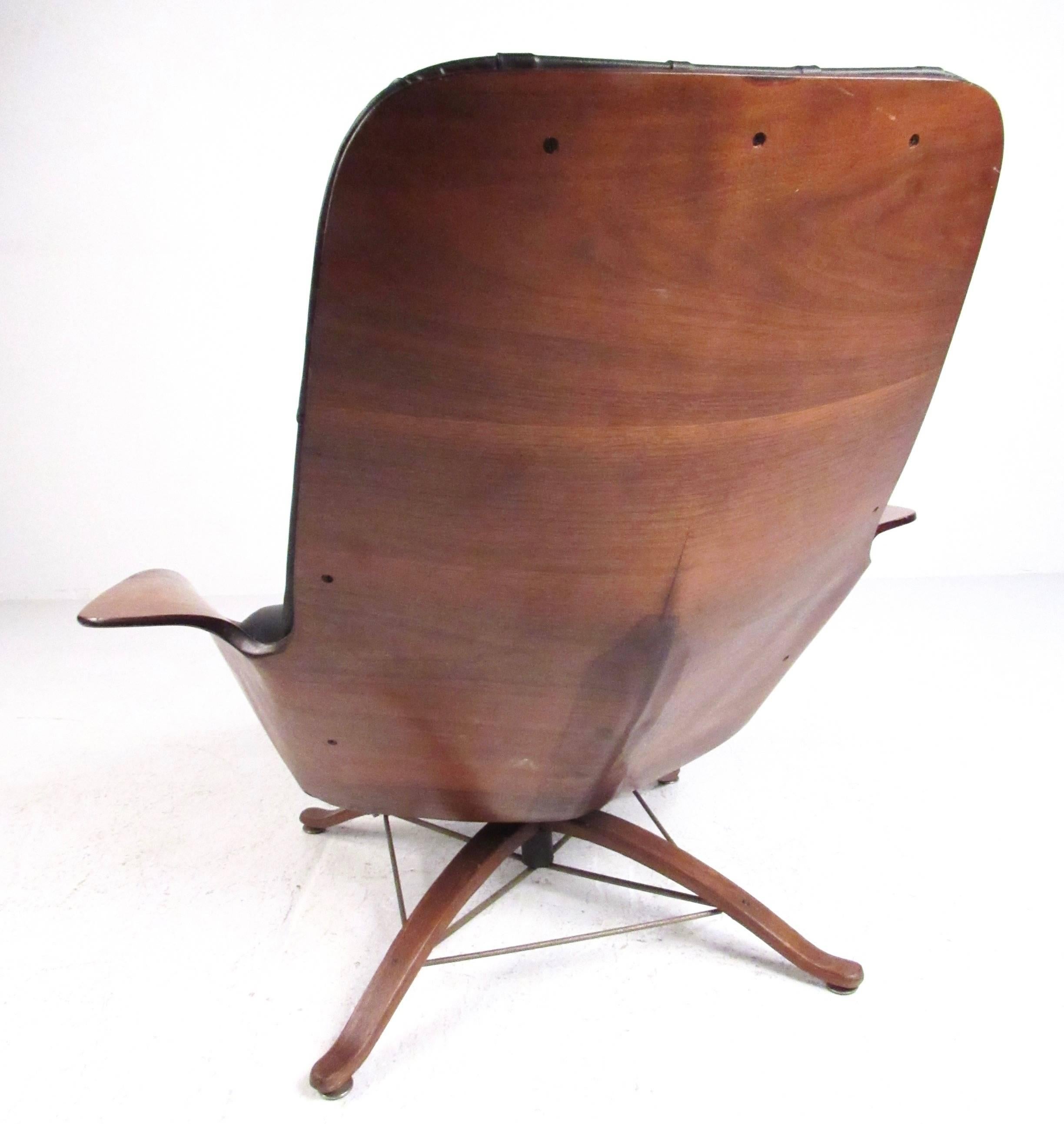 Vintage-Stuhl „Mr. Chair“ und Ottomane aus der Mitte des Jahrhunderts von George Mulhauser für Plycraft (Mitte des 20. Jahrhunderts)