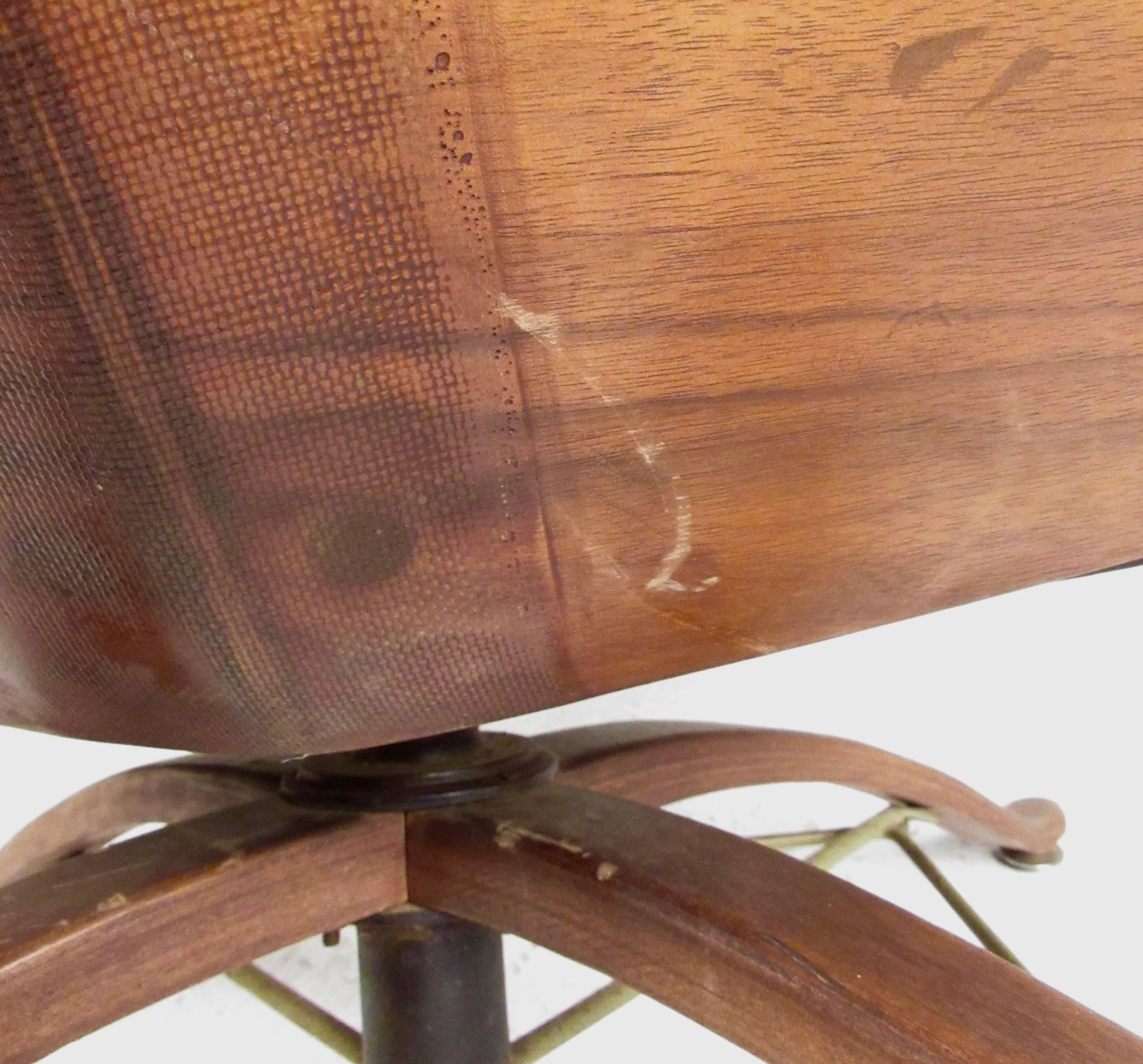 Vintage-Stuhl „Mr. Chair“ und Ottomane aus der Mitte des Jahrhunderts von George Mulhauser für Plycraft 2