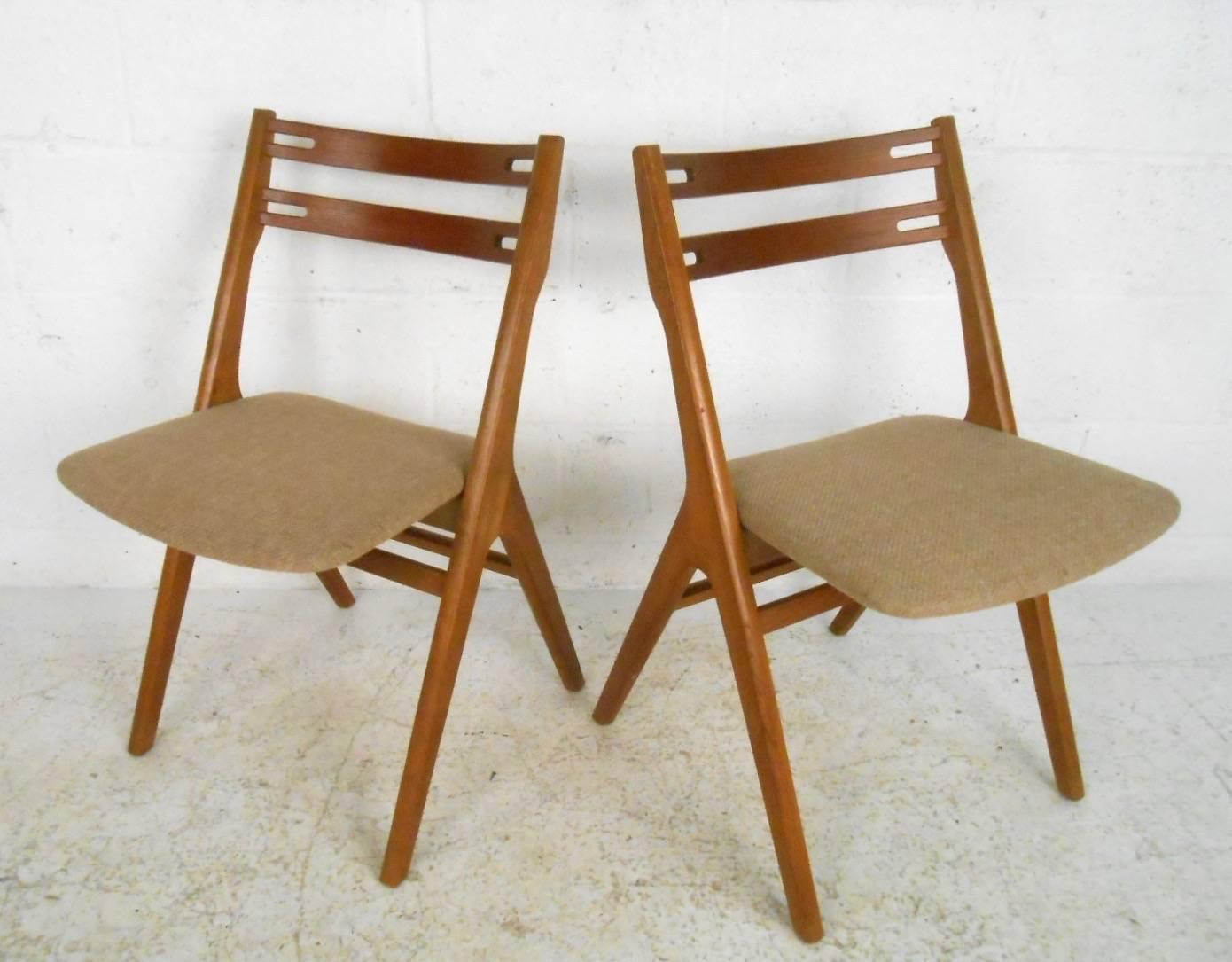 Pair of Danish Modern Sculpted Back Dining Chairs In Good Condition In Brooklyn, NY