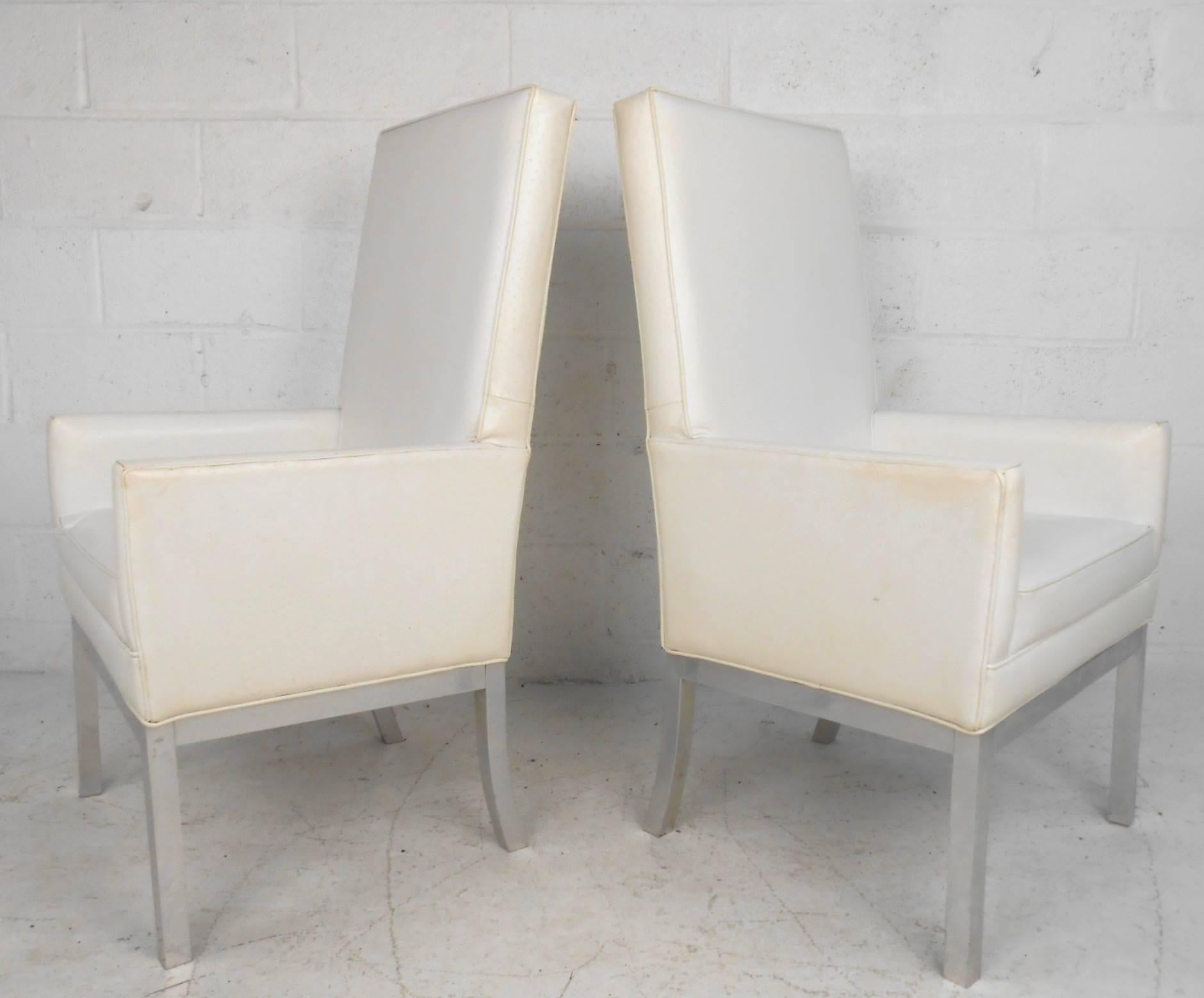 Moderne Vintage-Sessel mit hoher Rückenlehne aus Vinyl, Paar im Zustand „Gut“ im Angebot in Brooklyn, NY