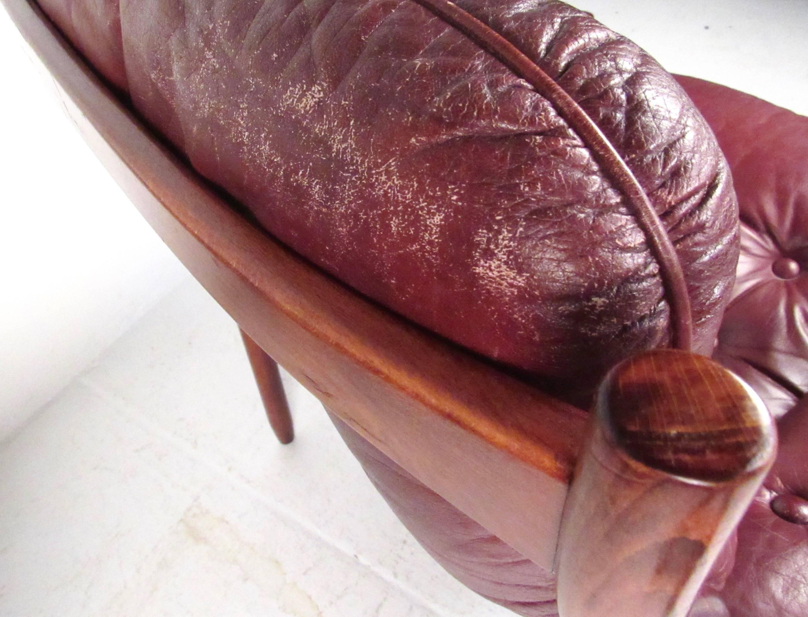 Pair Danish Leather Lounge Chairs For Sale 3