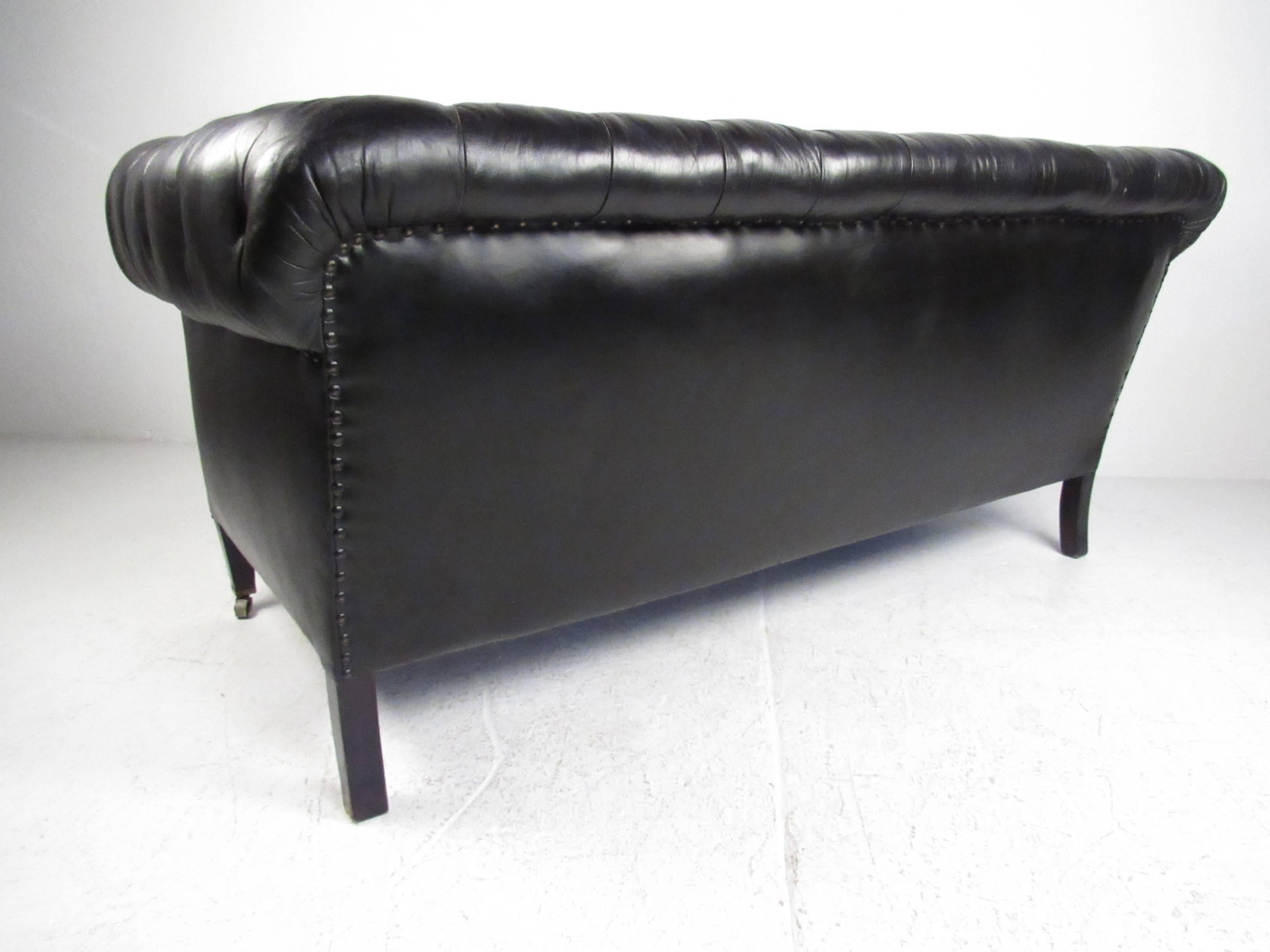Leather Chesterfield Sofa and Chairs- Living Room Suite In Good Condition In Brooklyn, NY