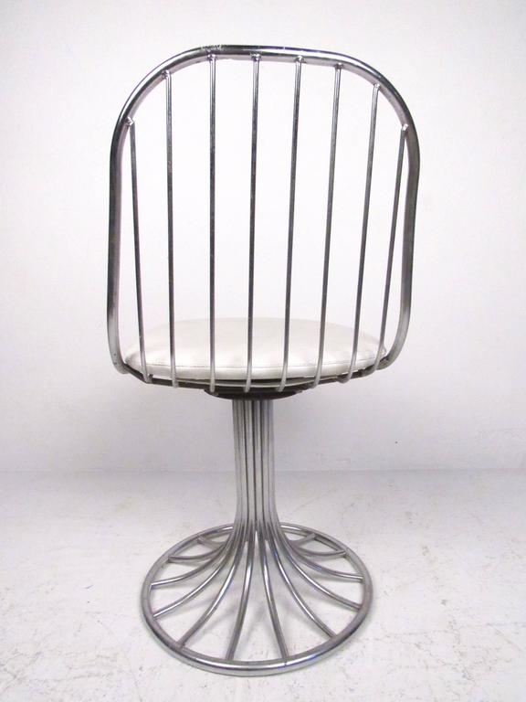 Set of Vintage Chrome Tulip Base Swivel Chairs For Sale at 1stDibs