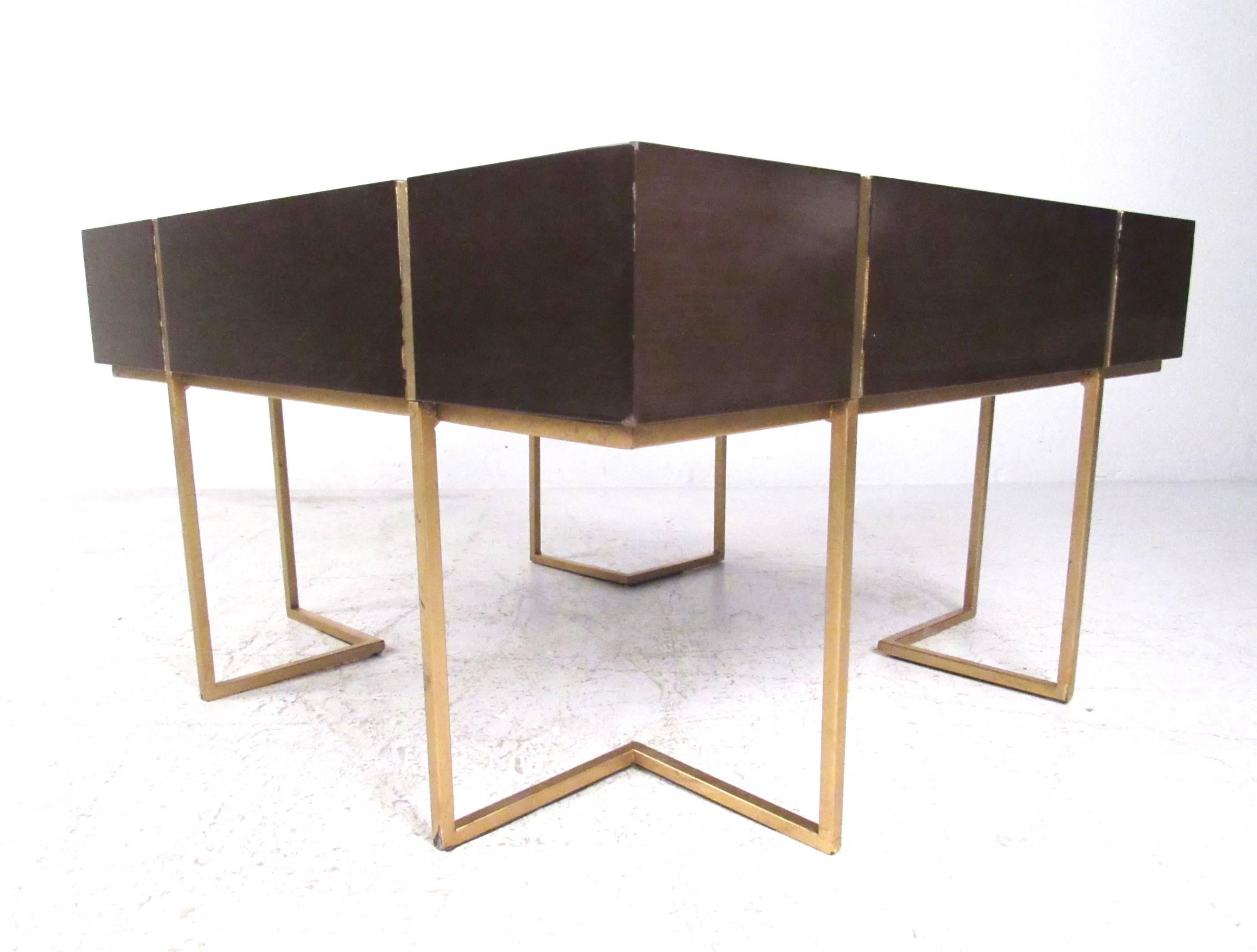 Mid-Century Modern Decorator Coffee Table 1