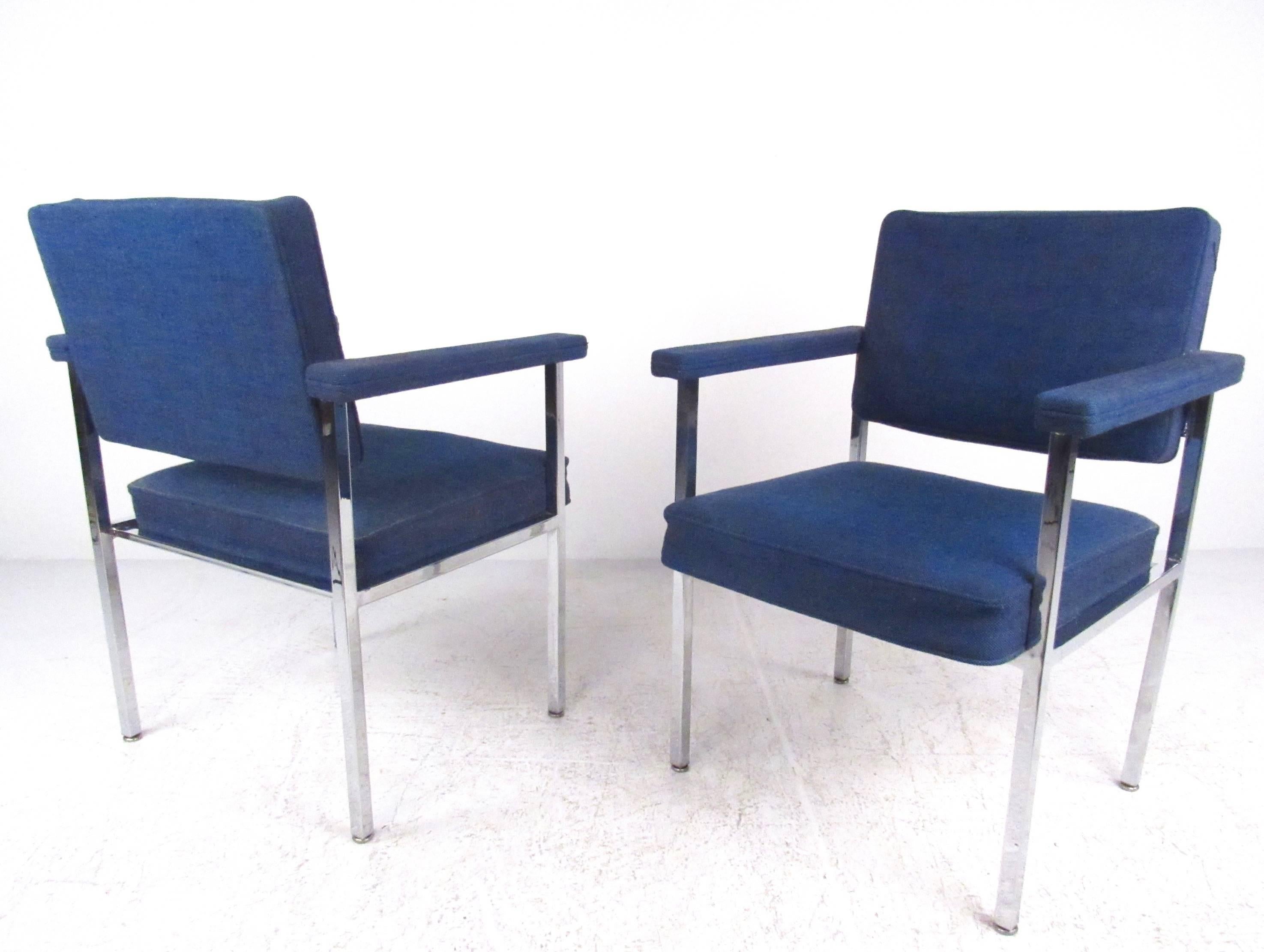 Pair of Mid-Century Modern Chrome Armchairs In Good Condition For Sale In Brooklyn, NY
