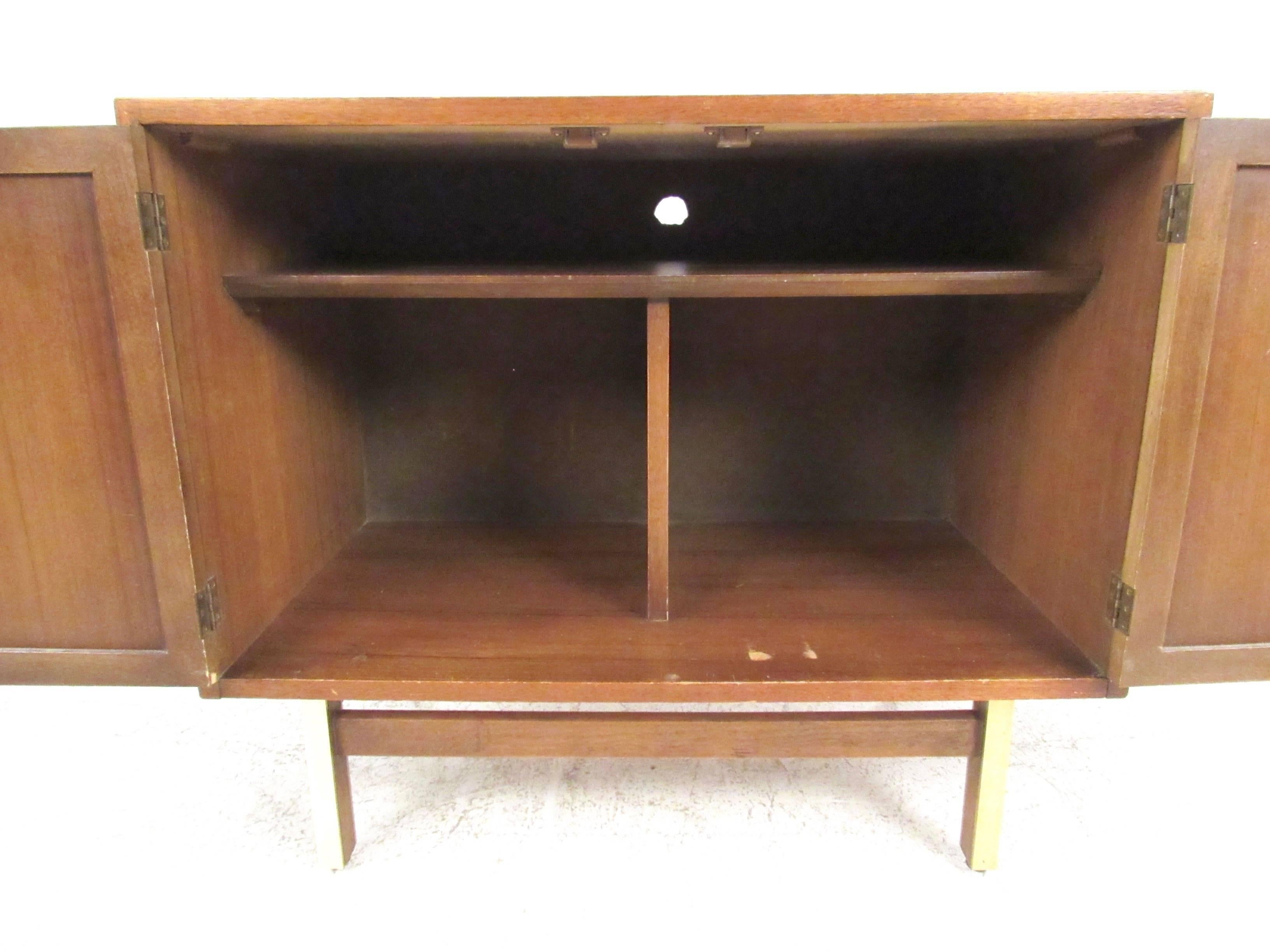 Mid-Century American of Martinsville Cane Front Cabinet In Good Condition In Brooklyn, NY