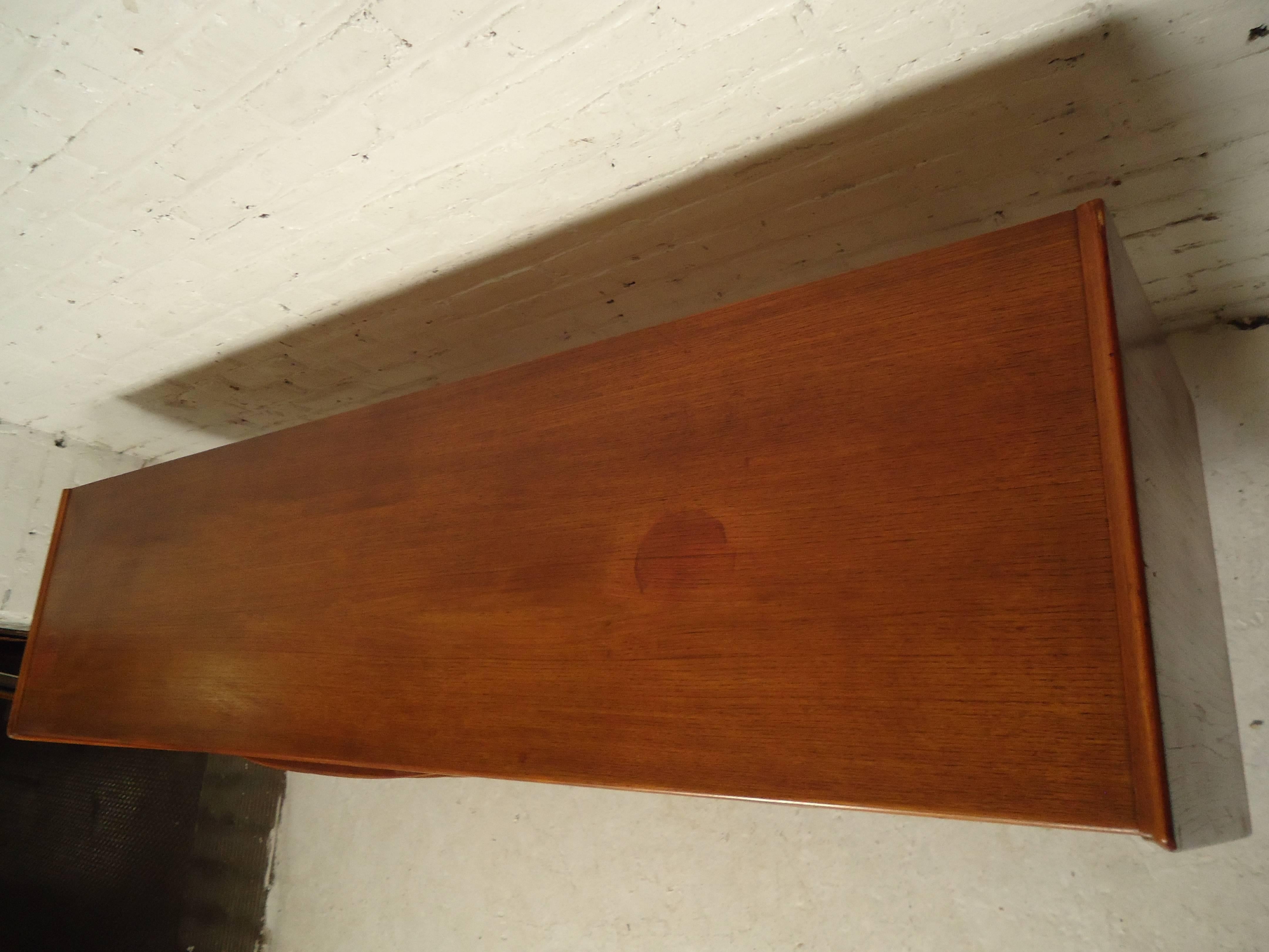 Gorgeous Mid-Century Modern Danish Teak Server In Good Condition In Brooklyn, NY