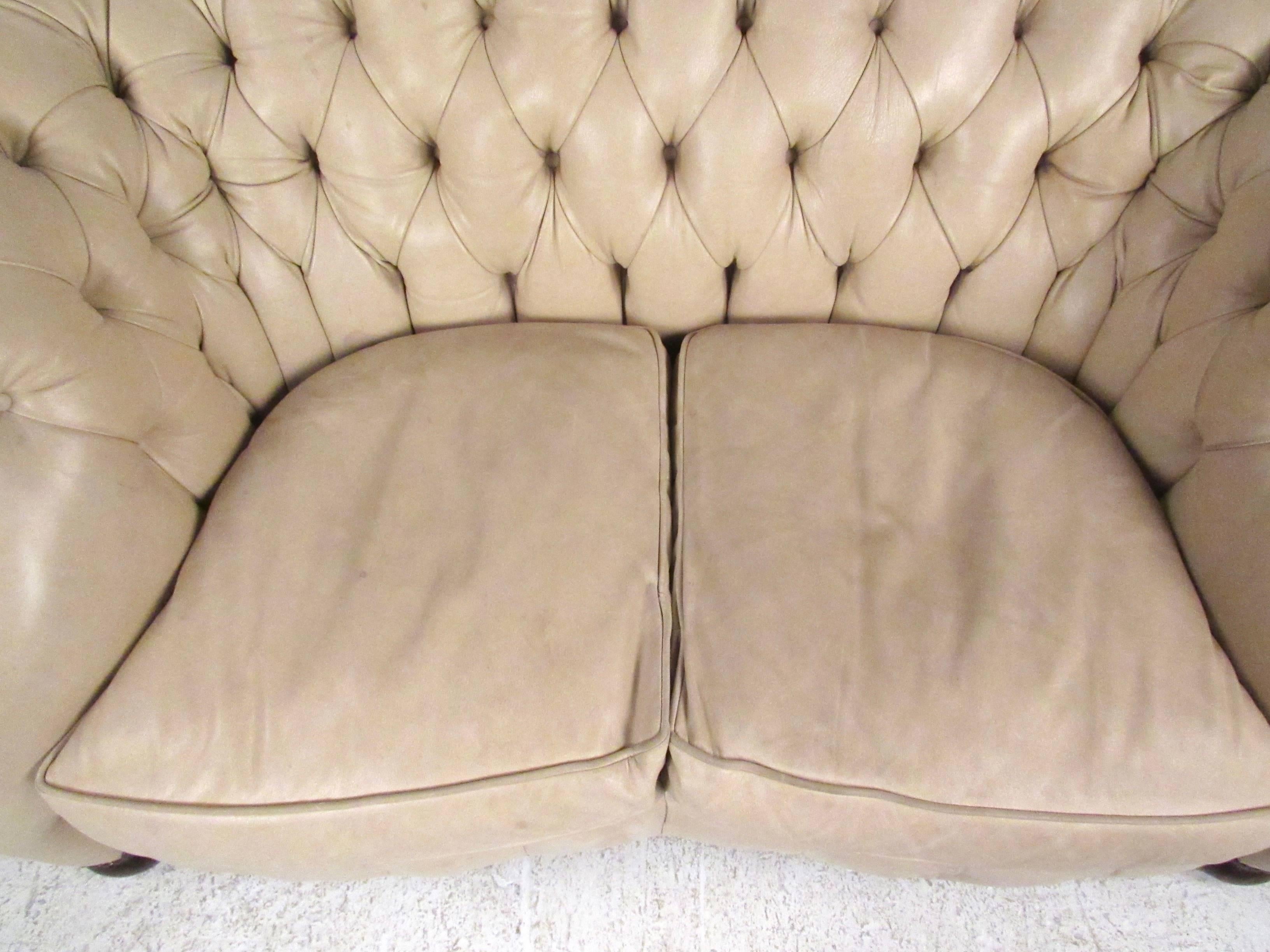 Leather Chesterfield Sofa Loveseat In Good Condition In Brooklyn, NY