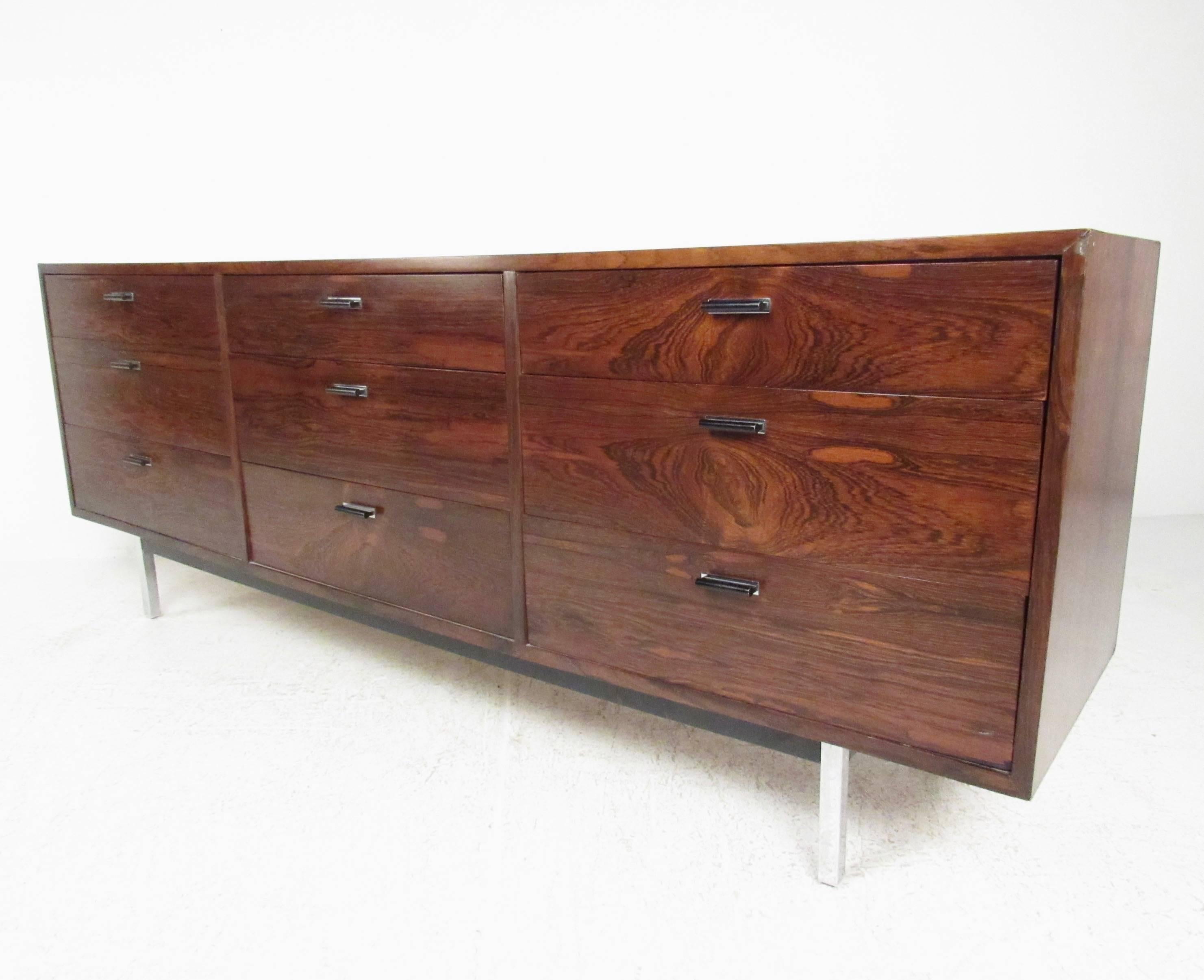 This stylish Mid-Century dresser by Founders features a beautiful Rosewood finish, graduated drawers, and unique metal drawer pulls. Wonderful mix of modern style and plenty of storage space make this vintage nine drawer dresser by Founders
