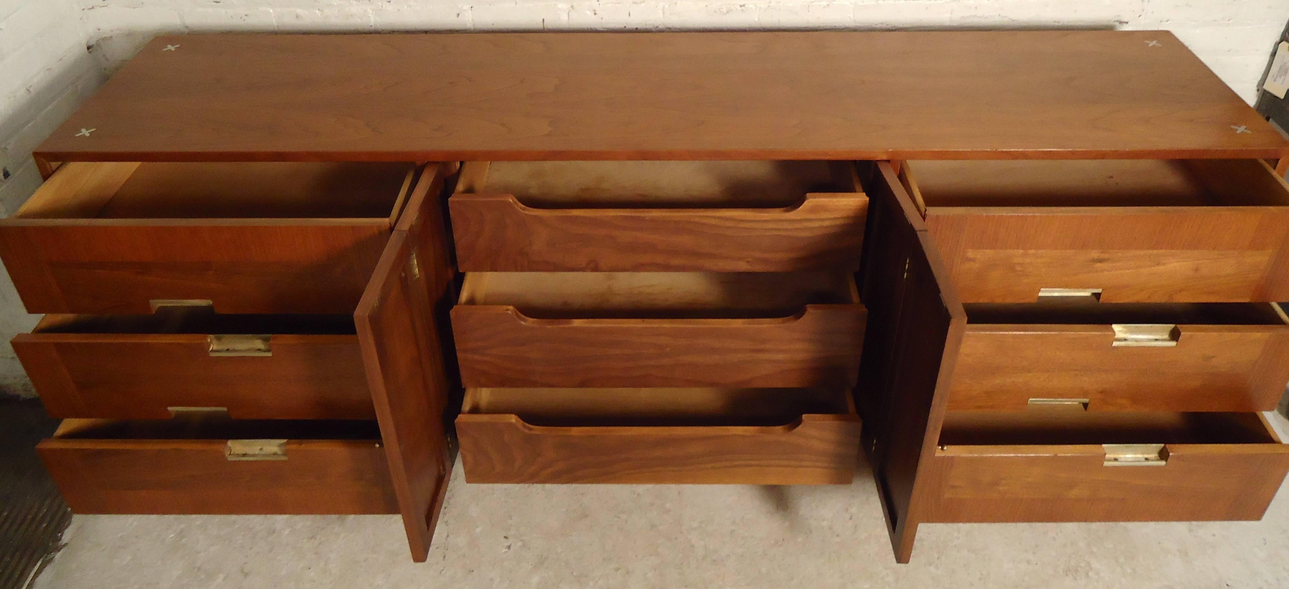 Large Mid-Century Modern Dresser by Martinsville 5