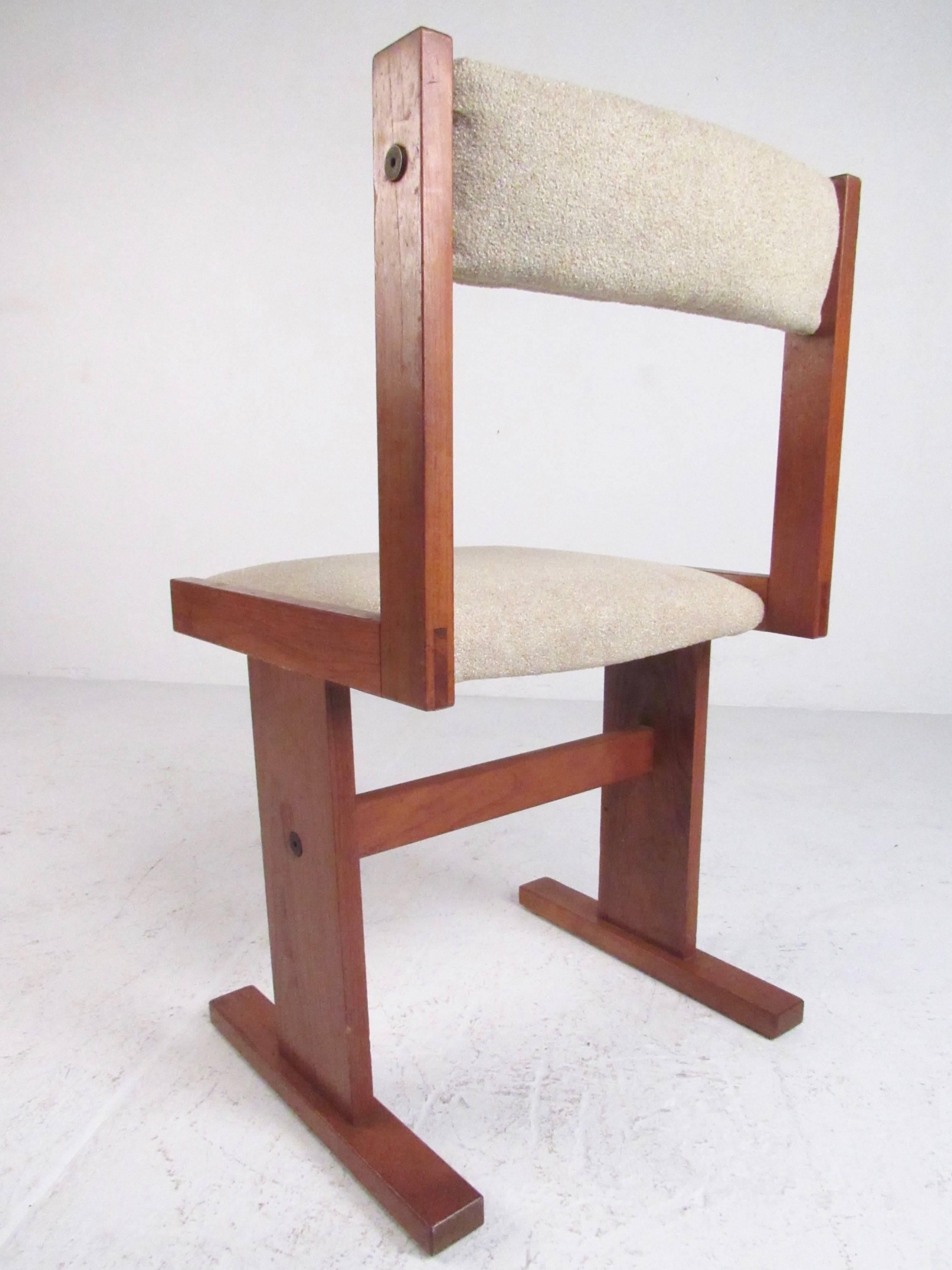 Set of Six Vintage Scandinavian Modern Teak Dining Chairs In Good Condition In Brooklyn, NY