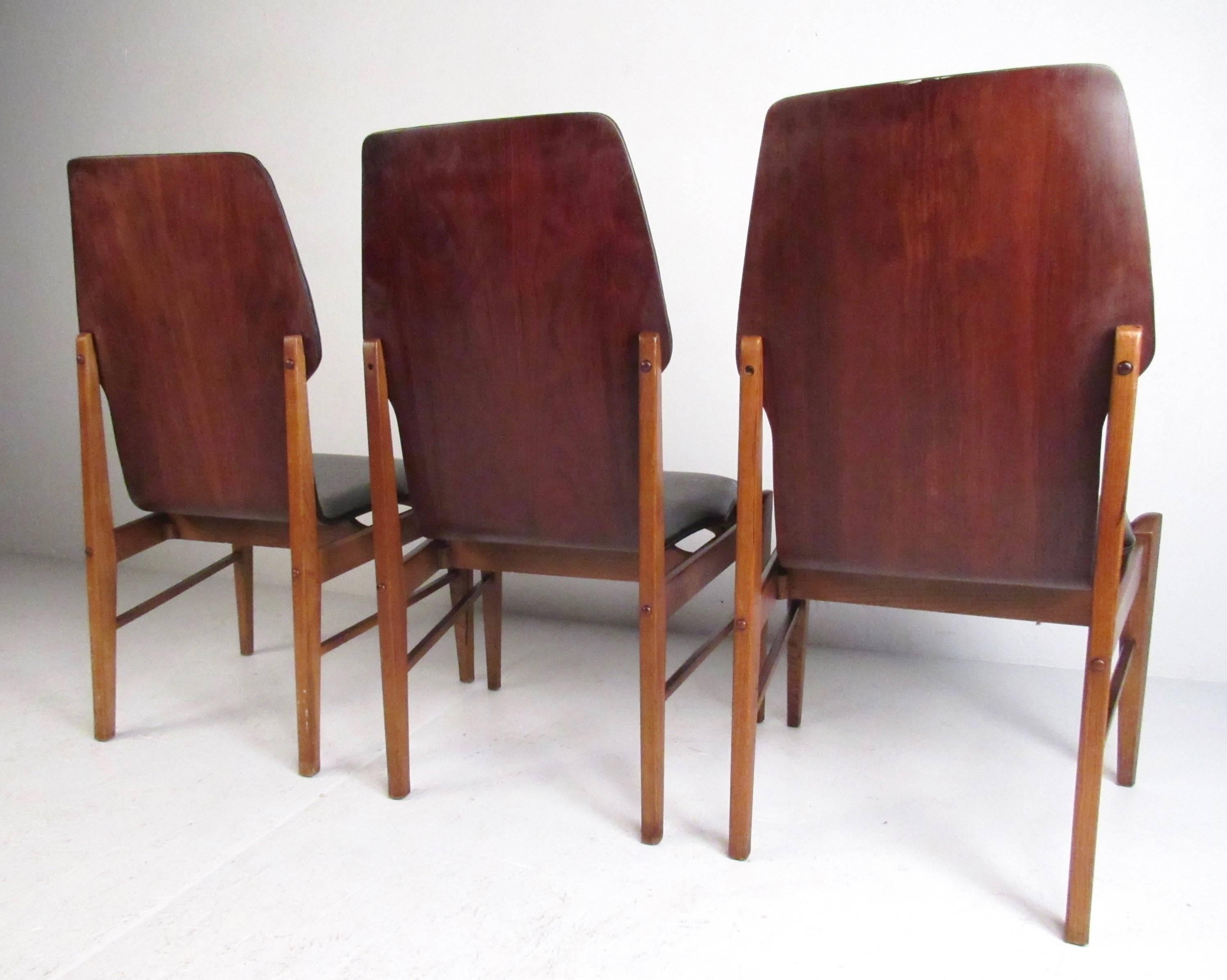 Esszimmerstühle mit hoher Rückenlehne aus der Mitte des Jahrhunderts im Zustand „Gut“ im Angebot in Brooklyn, NY