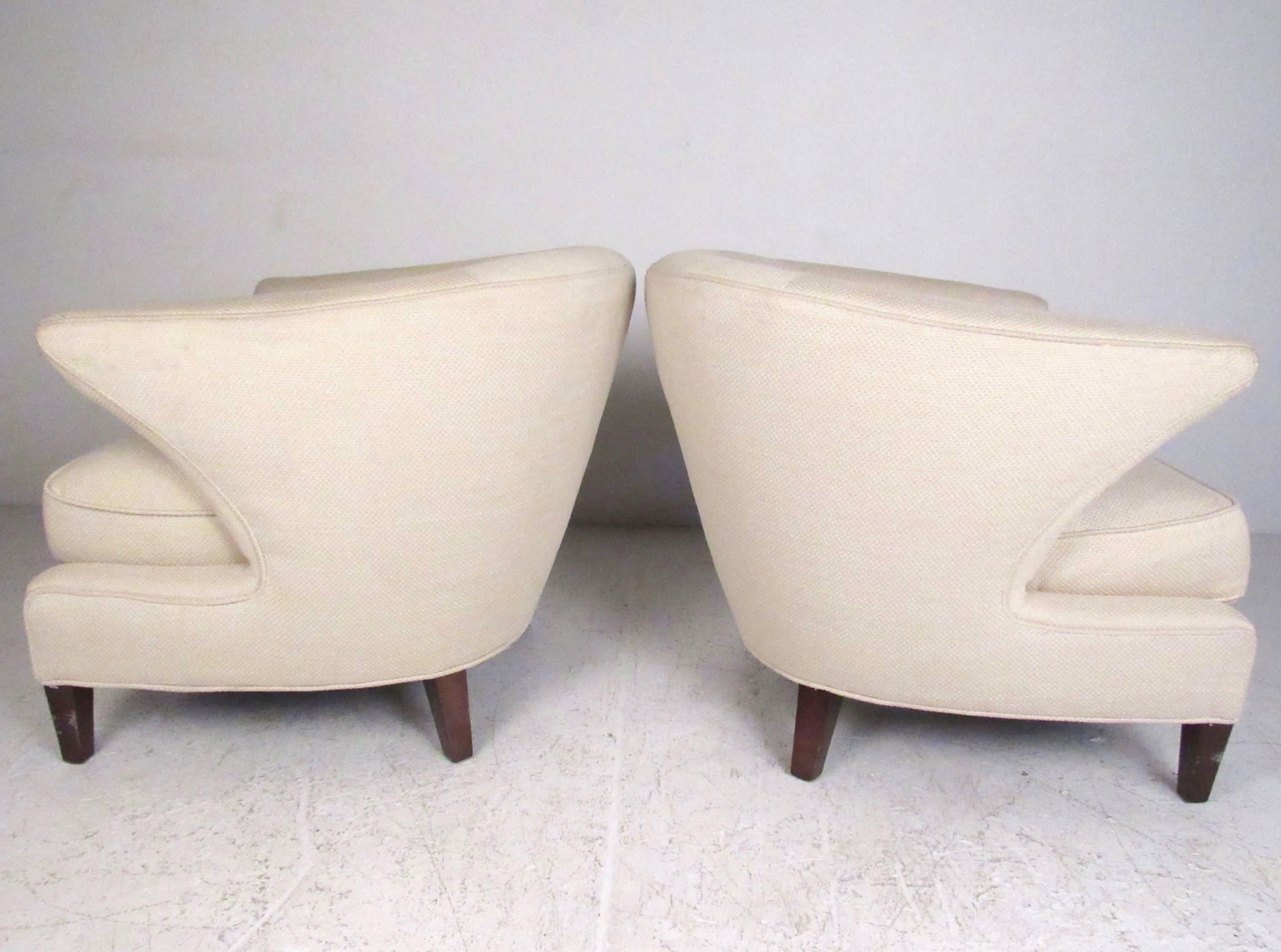 Pair of Modern Thayer Coggin Lounge Chairs In Good Condition In Brooklyn, NY