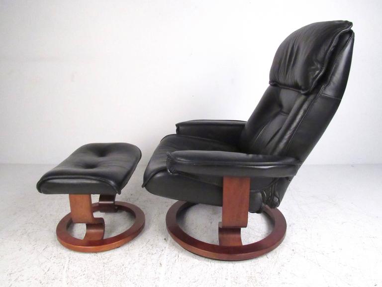Danish Modern Leather Recliner For At 1stdibs This Stylish Modern Lounge Chair Features Tufted Leather Upholstery Hardwood Swivel Base And Adjule Reclining