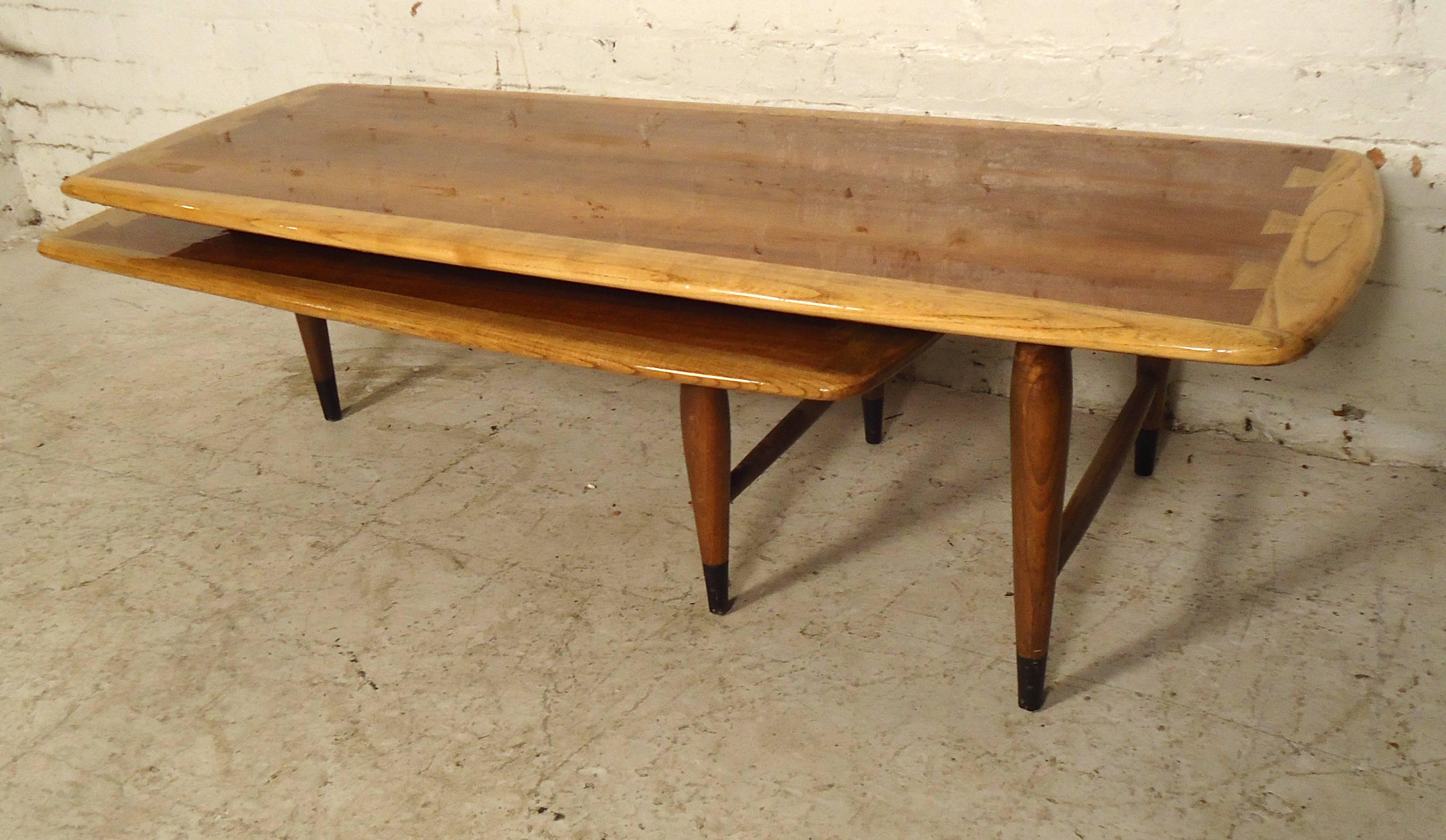 Beautiful vintage modern two-tier walnut coffee table features a thick lacquer, dovetail inlay, five sturdy legs, and a pull-out bottom tier easy to position to your preference.

(Please confirm item location NY or NJ, with dealer).