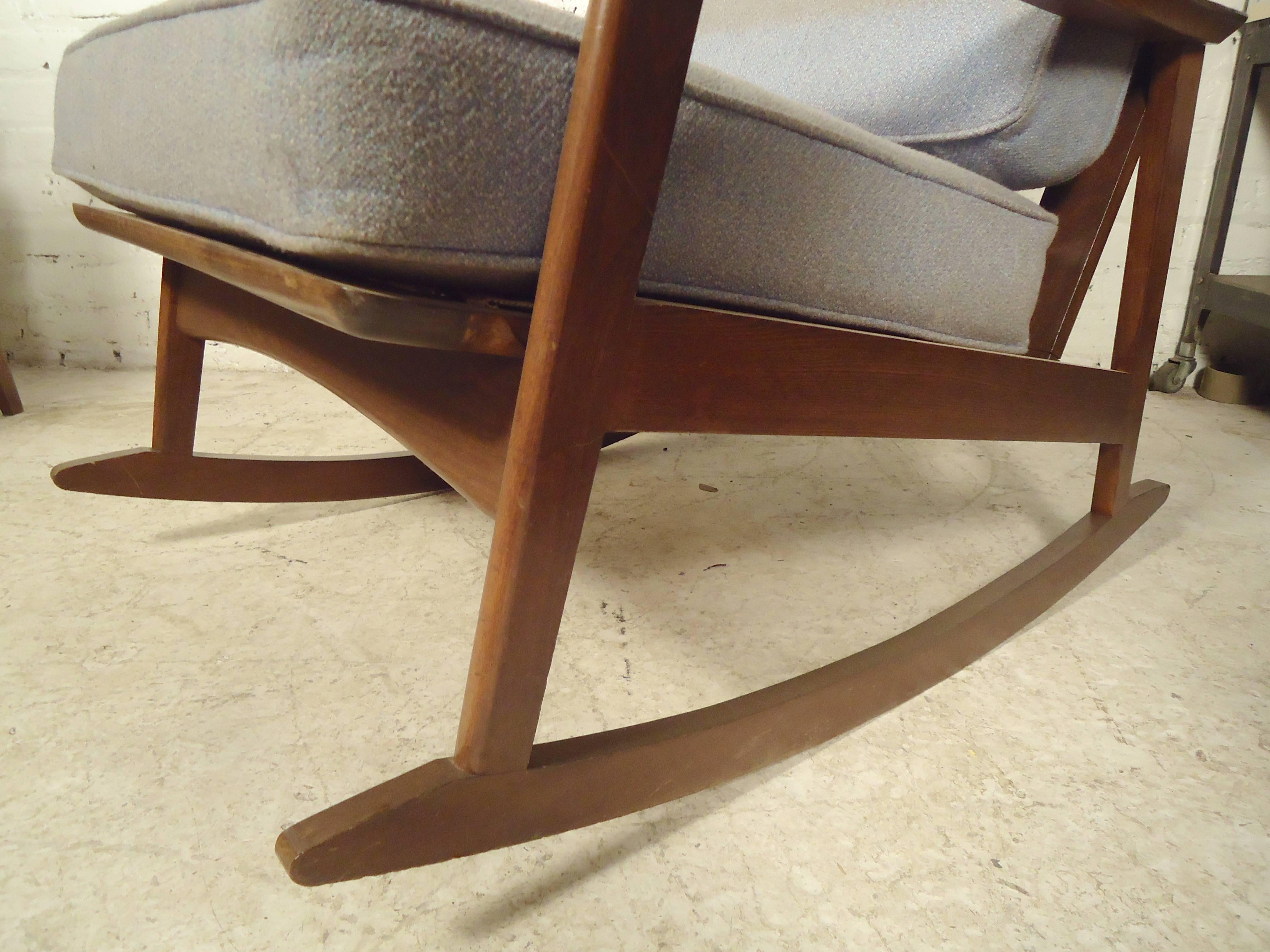 Mid-Century Modern Rocking Chair and Armchair For Sale 1