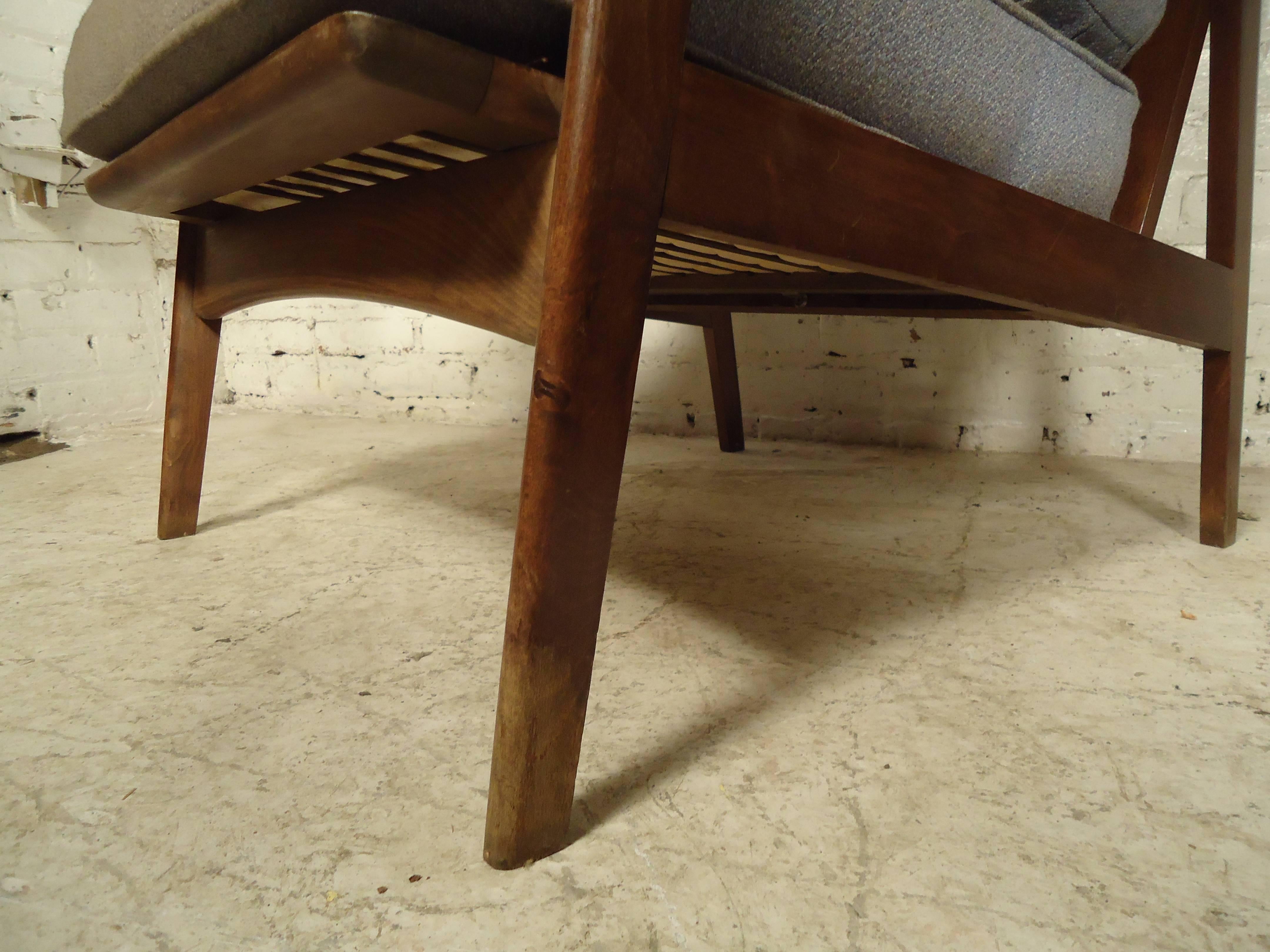 Mid-Century Modern Rocking Chair and Armchair For Sale 1