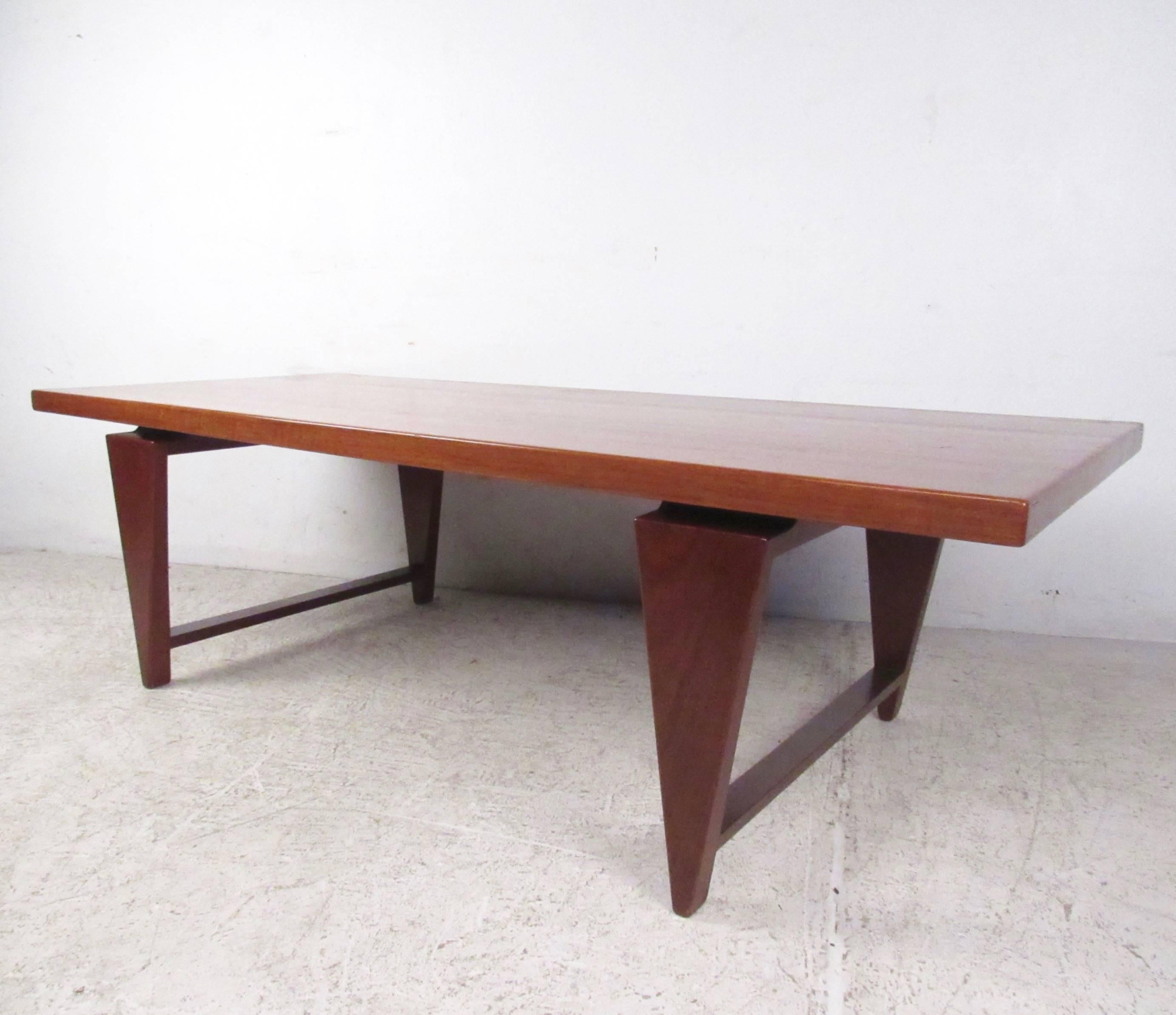 Scandinavian Modern Coffee Table by Illum Wikkelsø In Good Condition For Sale In Brooklyn, NY