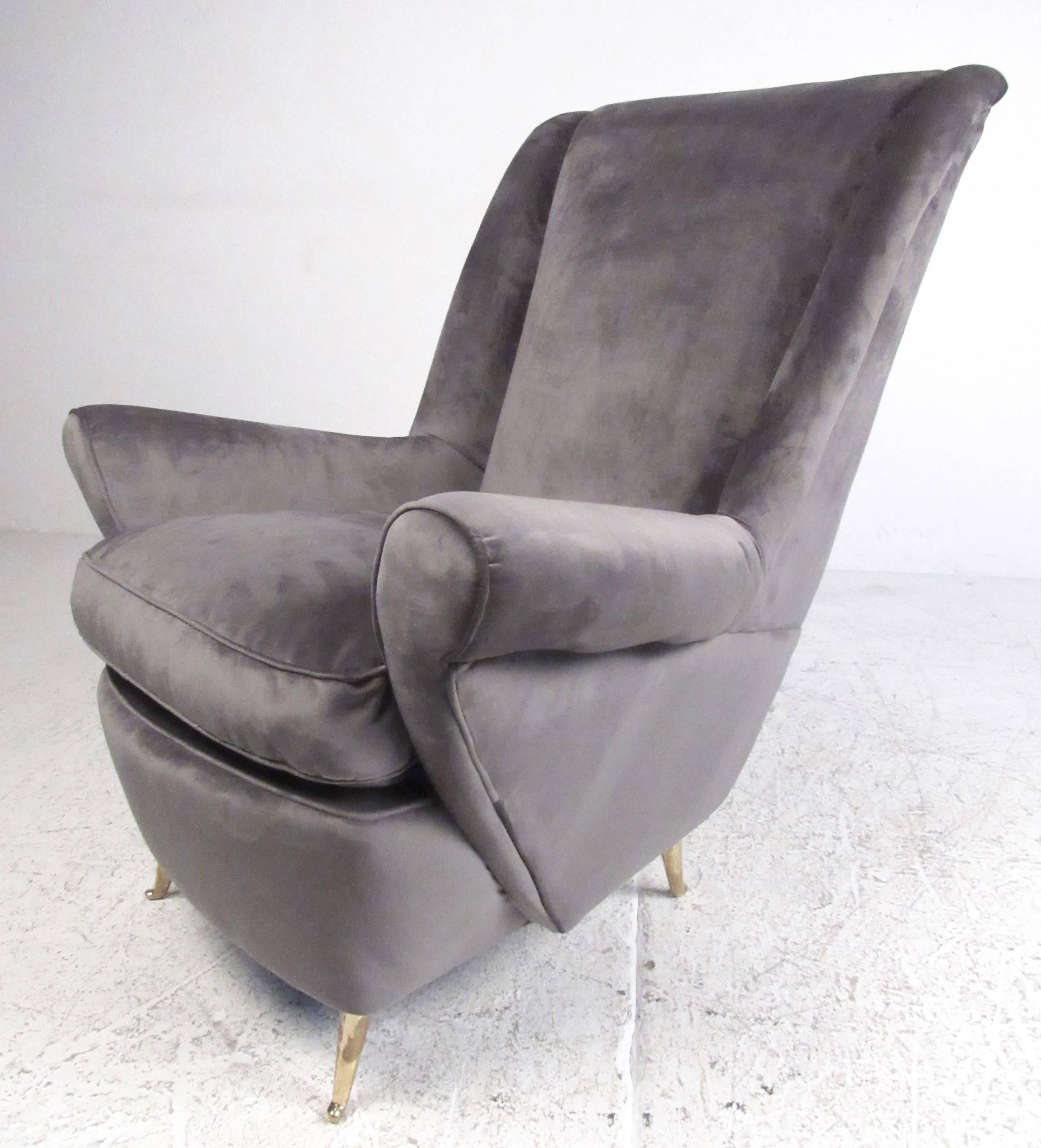 20th Century Pair Italian Modern Lounge Chairs for Arredamenti ISA For Sale