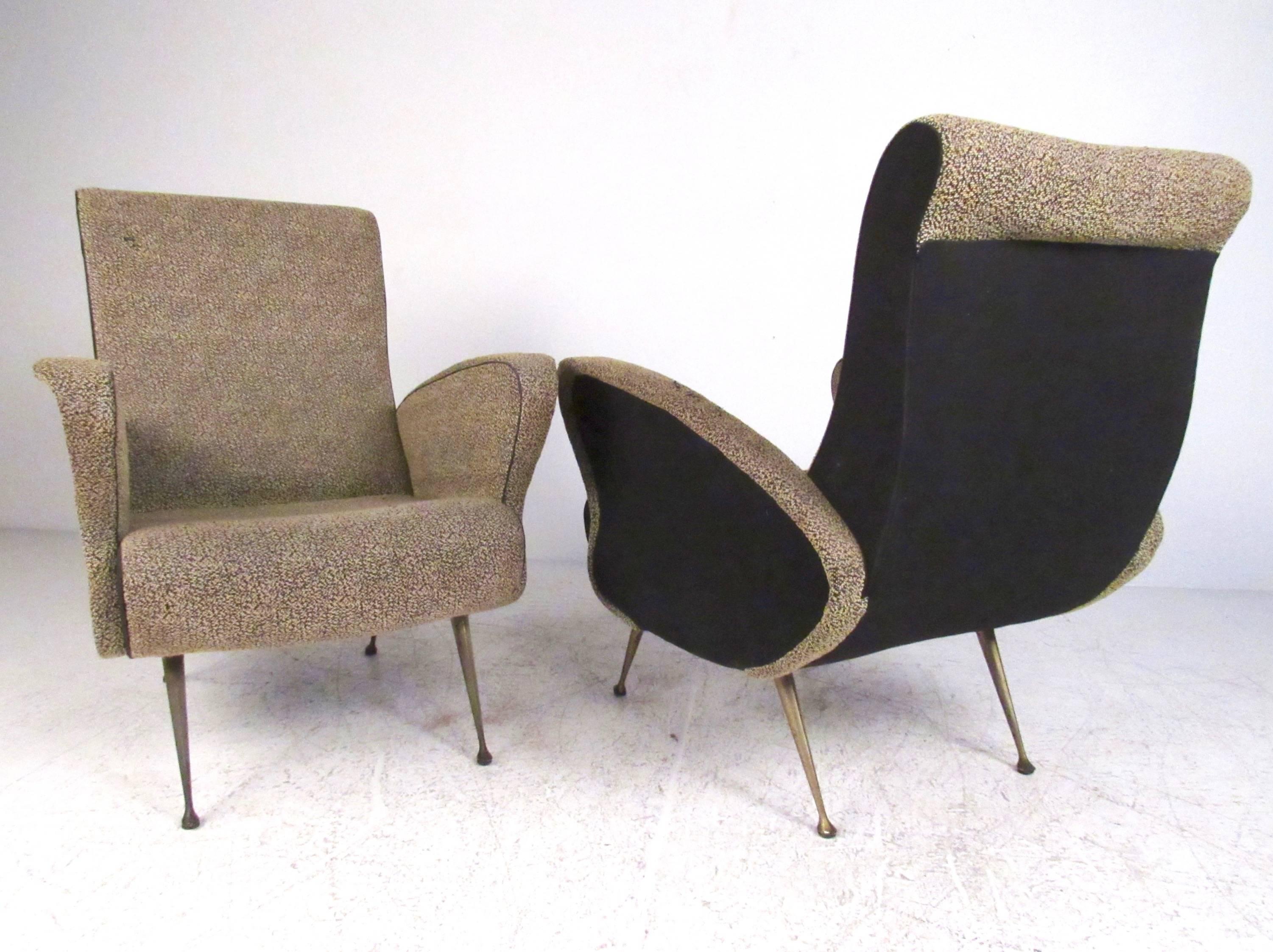 Mid-Century Modern Pair of Italian Modern Sculptural Lounge Chairs For Sale