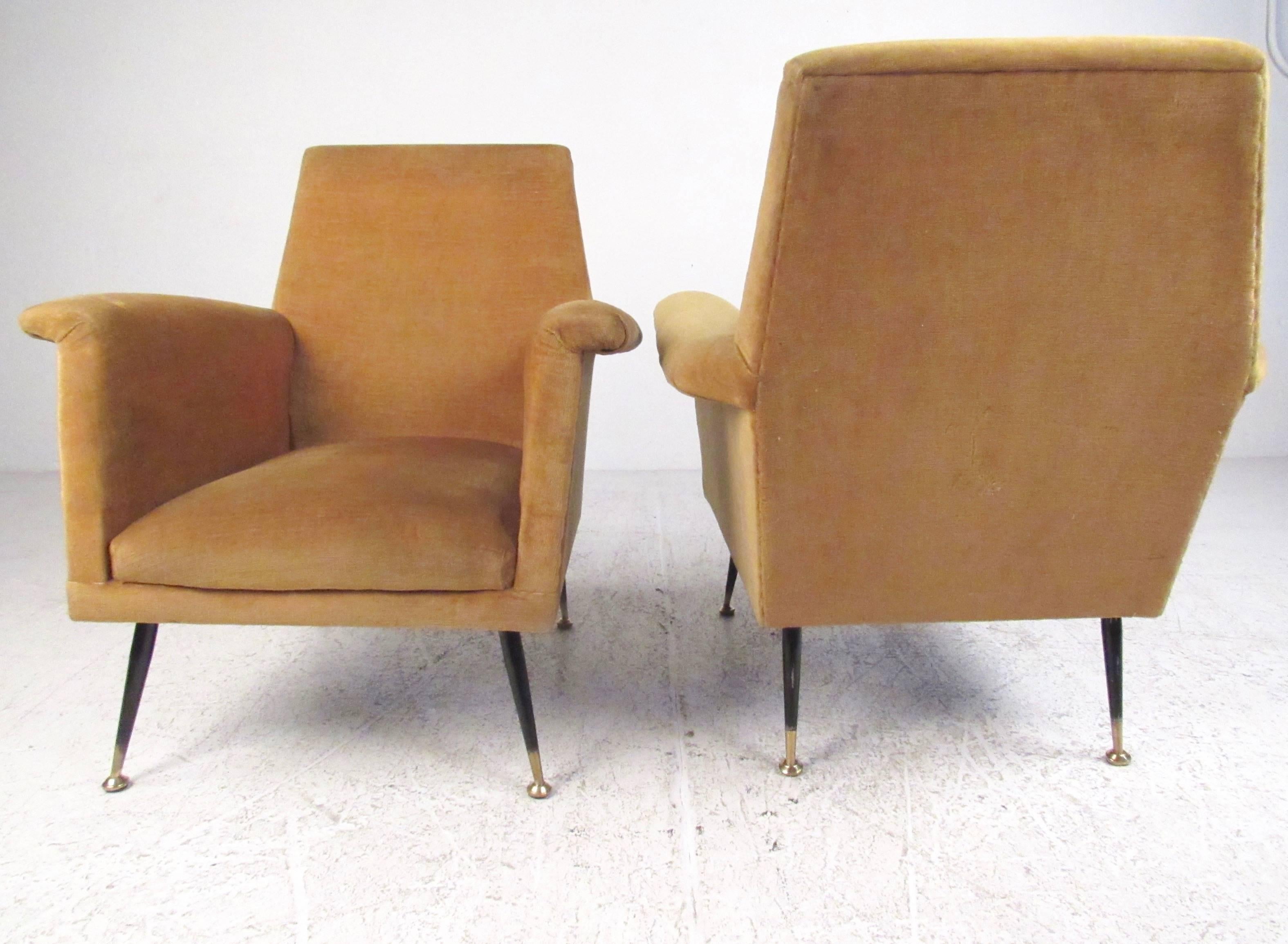Mid-Century Modern Pair of Italian Modern Lounge Chairs in the Style of Marco Zanuso