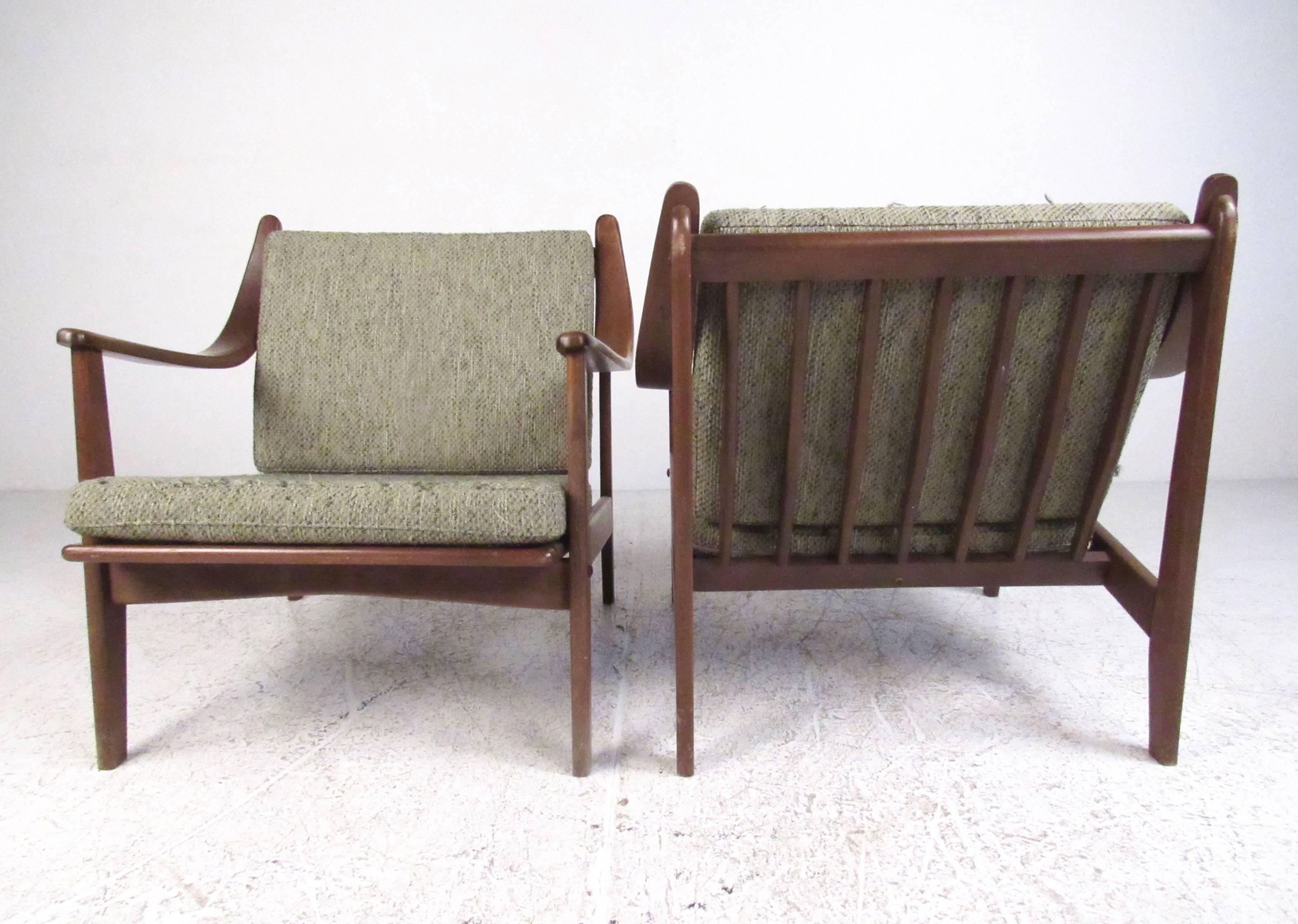 Pair of Mid-Century Finn Juhl Style Lounge Chairs In Good Condition For Sale In Brooklyn, NY