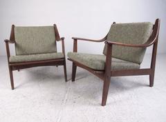 Paire de fauteuils de salon de style Finn Juhl du milieu du siècle dernier