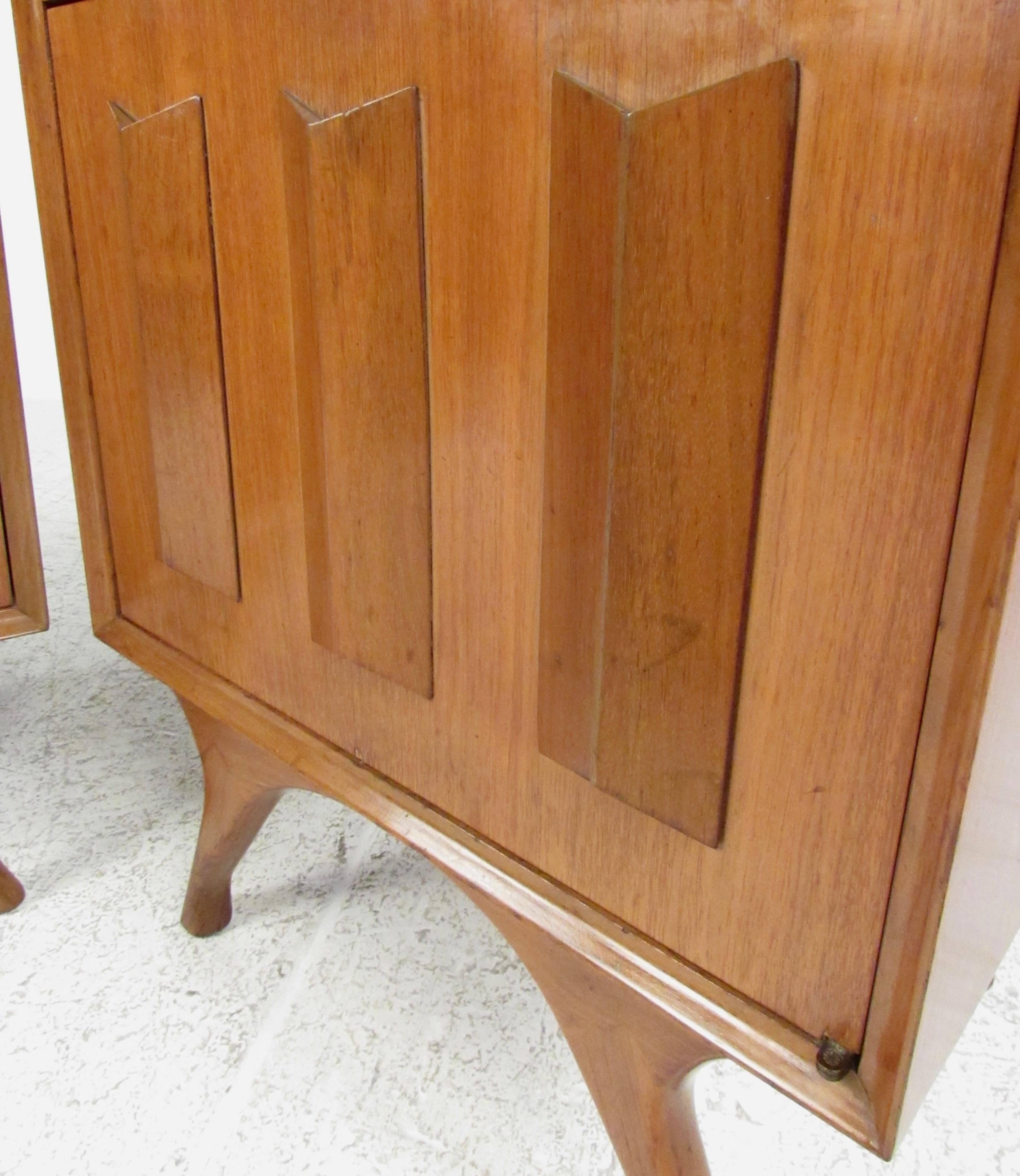 Vintage American Walnut Nightstands by Specialty Woodcraft In Good Condition For Sale In Brooklyn, NY