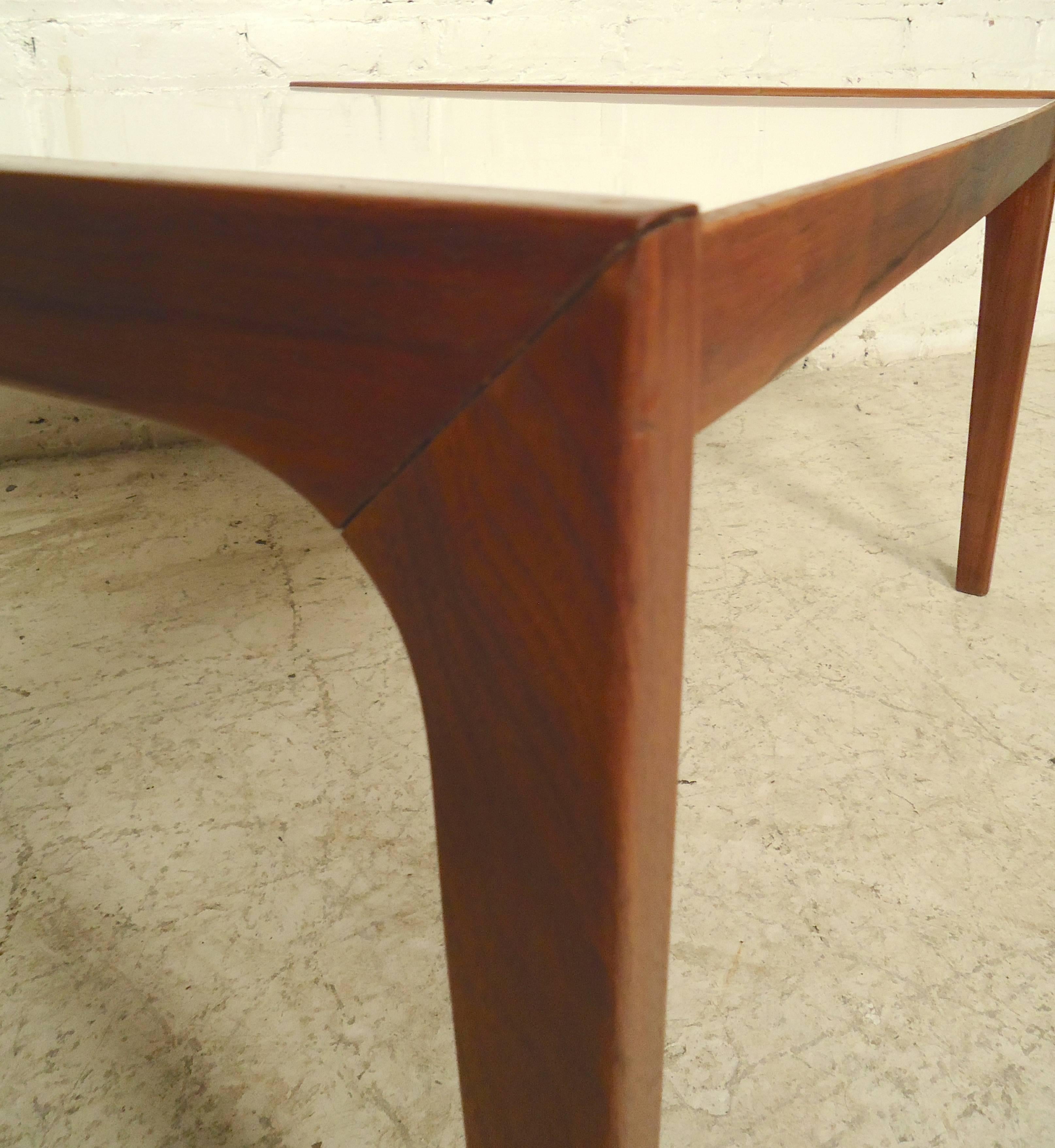 Wood Mid-Century Modern Coffee Table For Sale