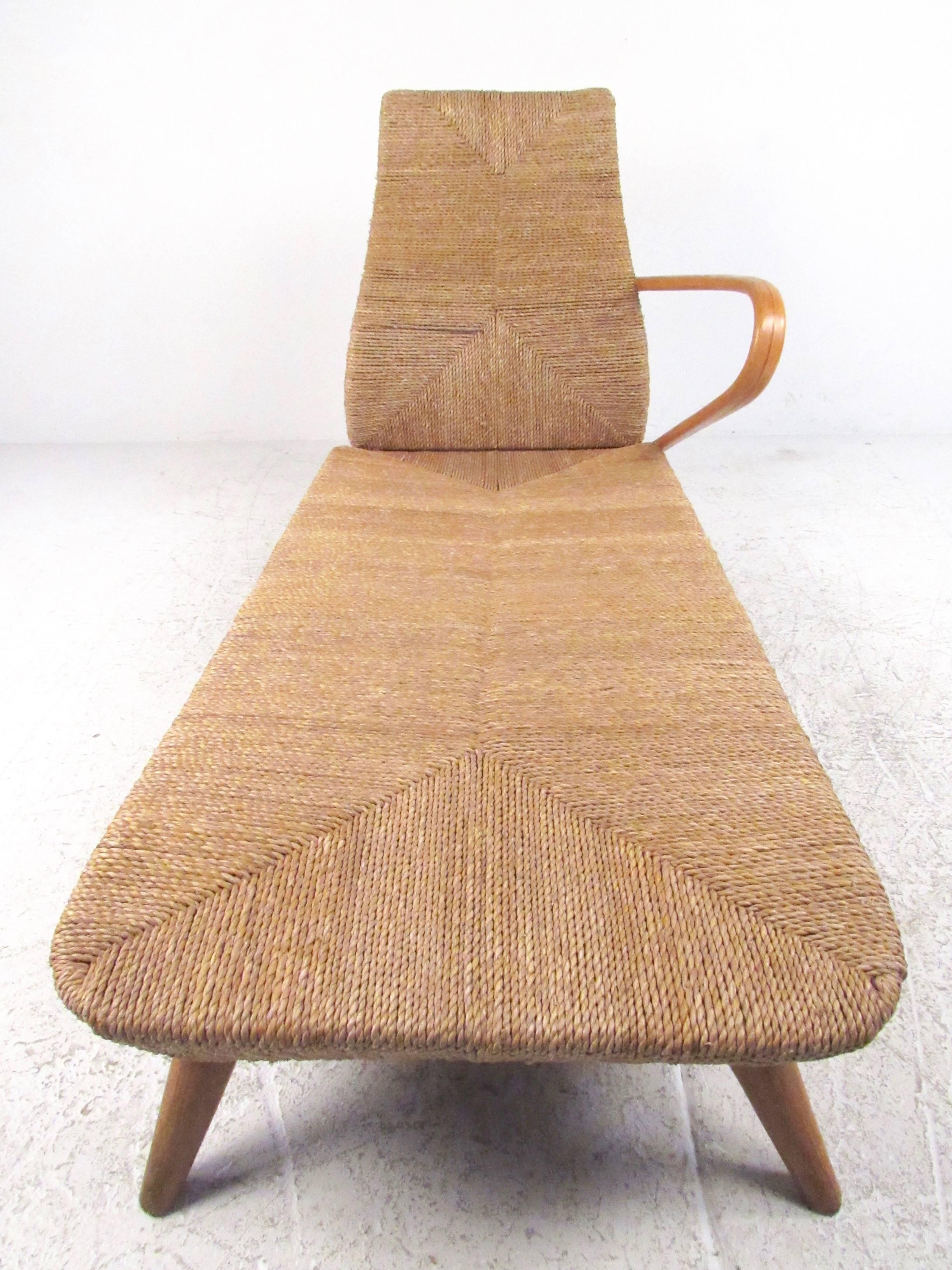 Mid-Century Modern Woven Chaise Lounge In Good Condition In Brooklyn, NY