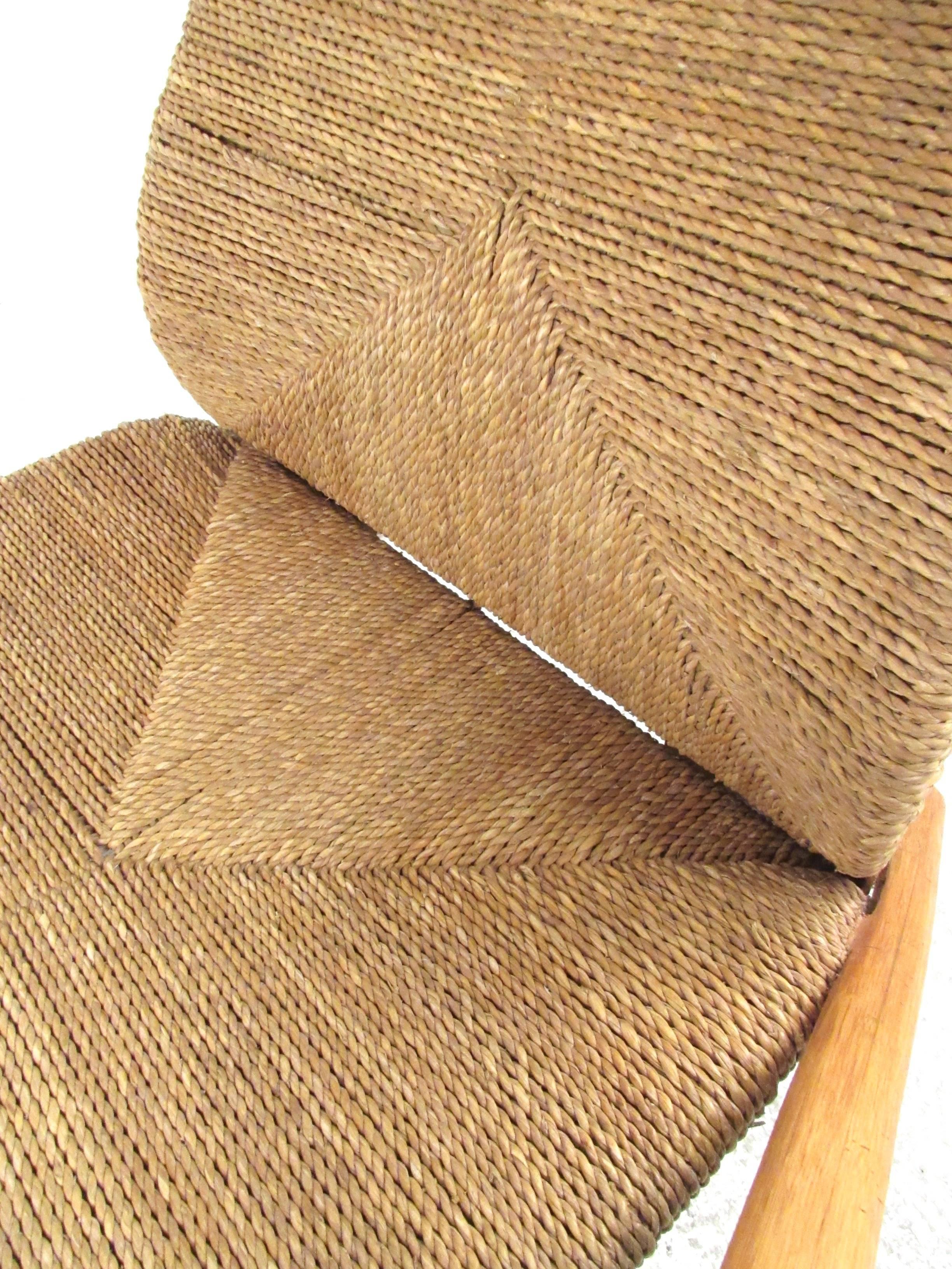 Mid-Century Modern Woven Chaise Lounge 1
